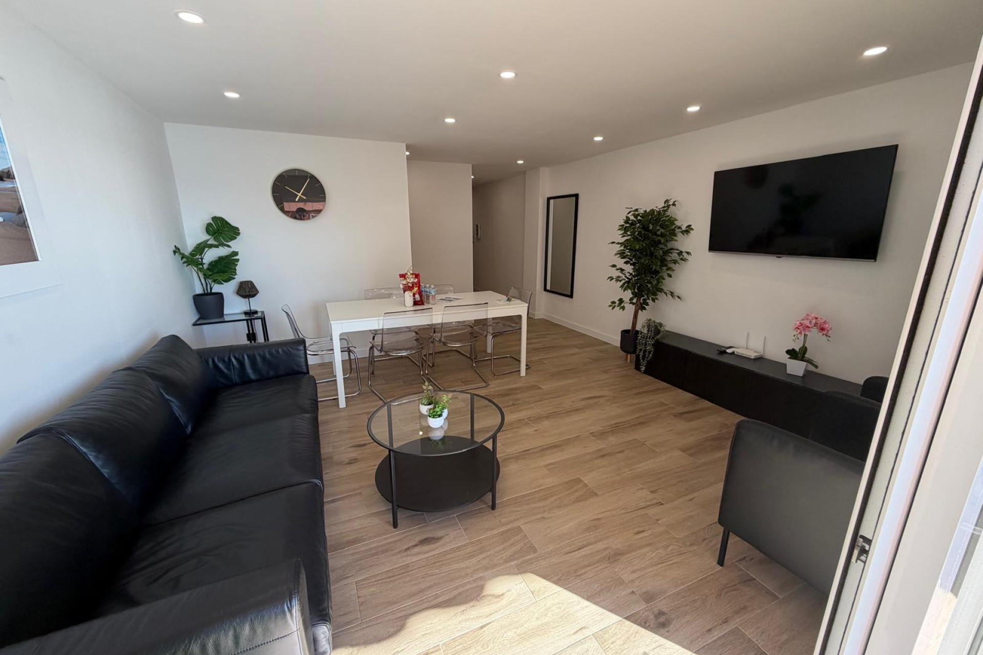 Resale - Apartment  - Torrevieja - Playa del Acequión