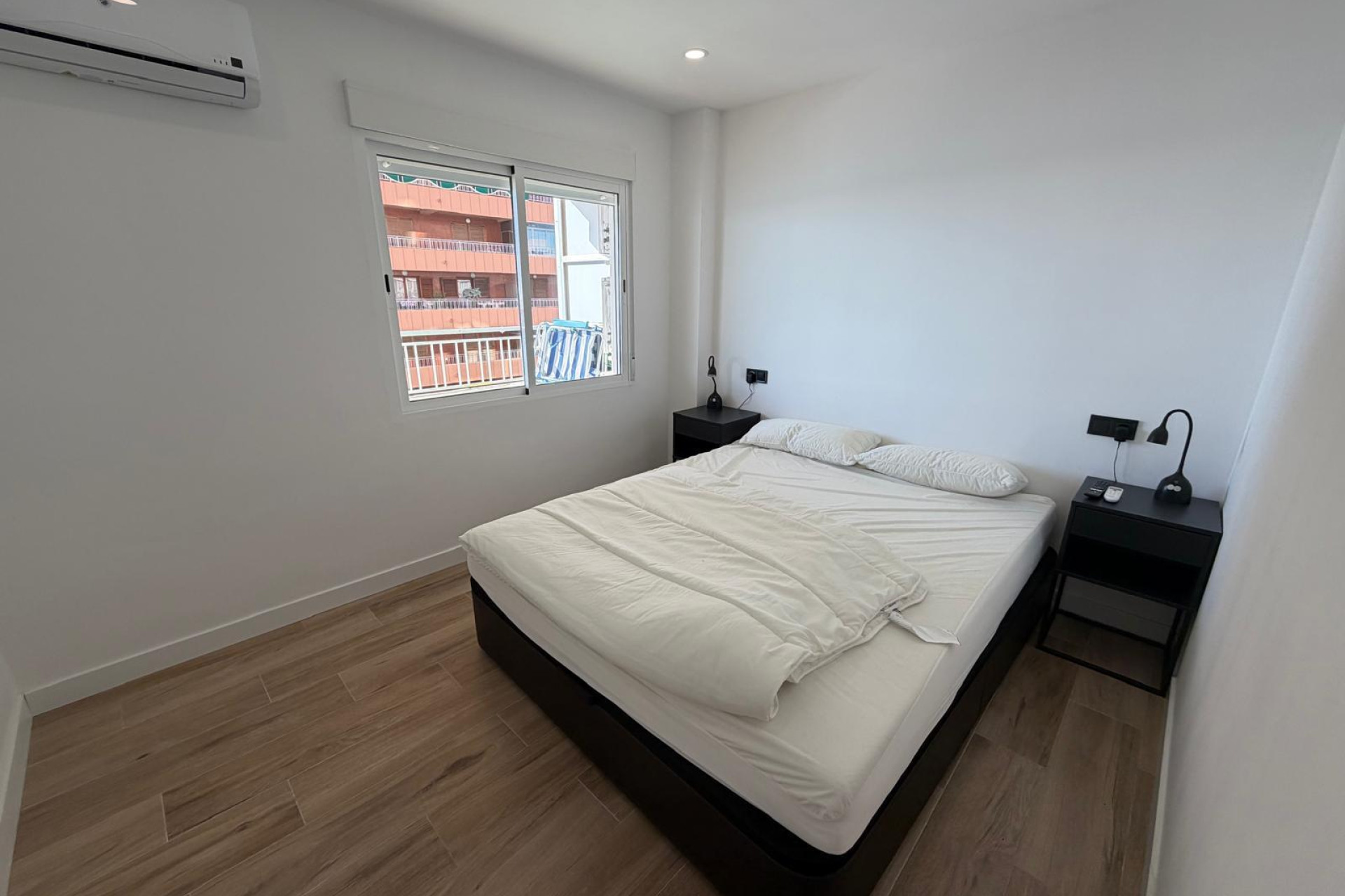 Resale - Apartment  - Torrevieja - Playa del Acequión