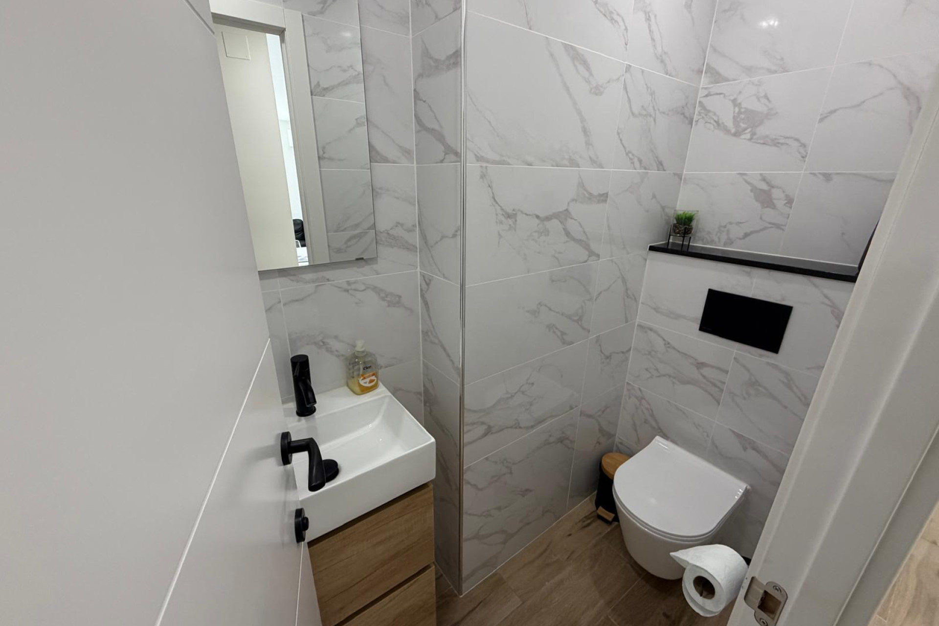 Resale - Apartment  - Torrevieja - Playa del Acequión