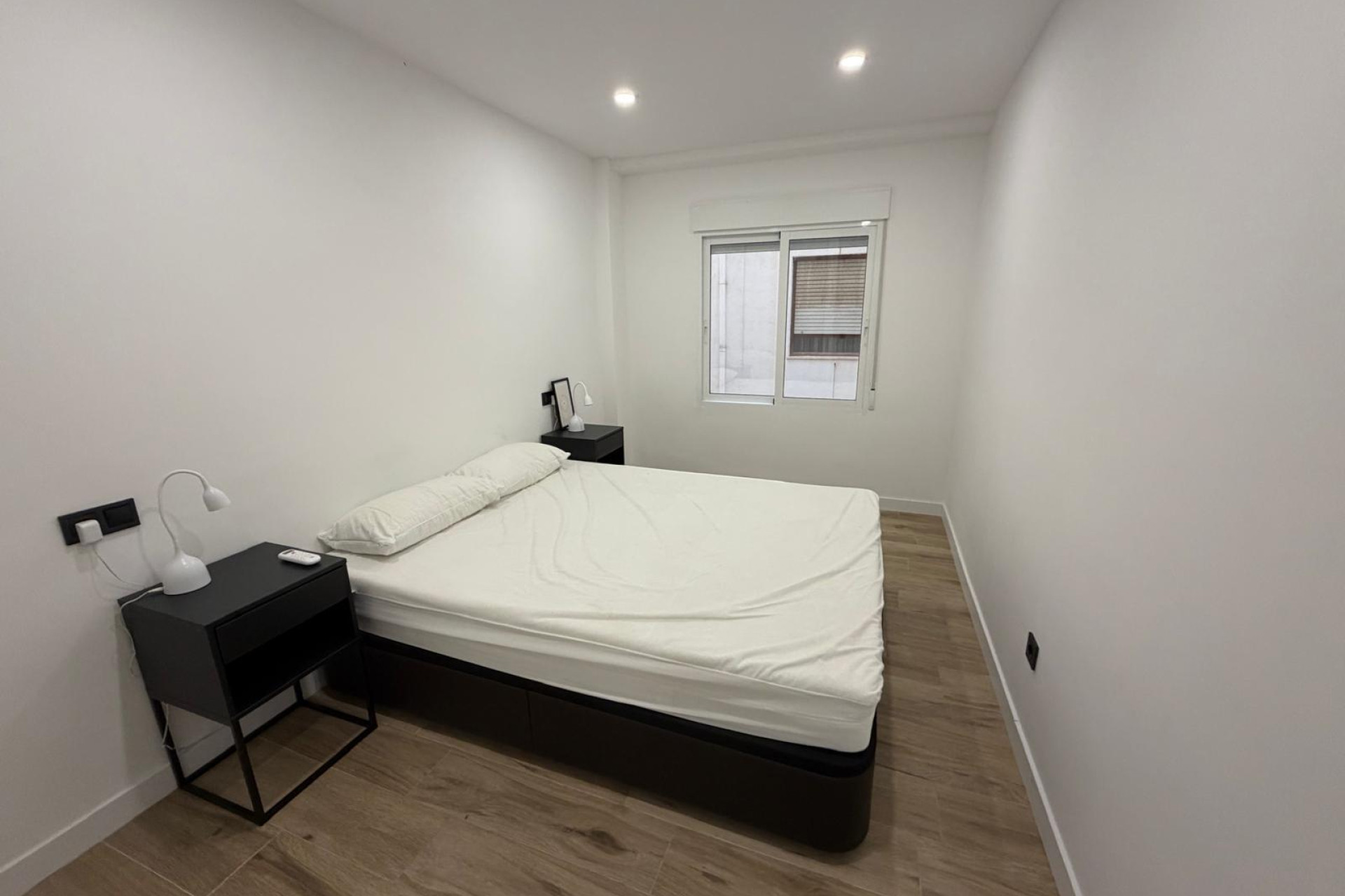 Resale - Apartment  - Torrevieja - Playa del Acequión