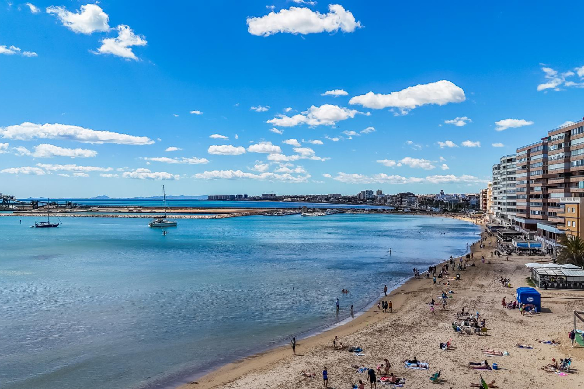 Resale - Apartment  - Torrevieja - Playa del Acequión