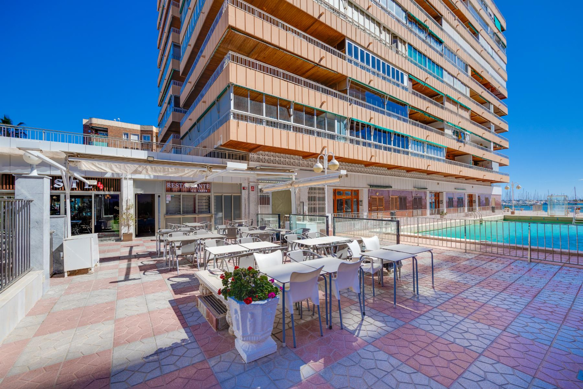Resale - Apartment  - Torrevieja - Playa del Acequión