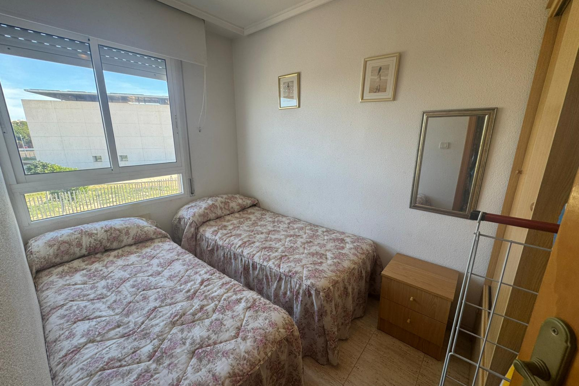 Resale - Apartment  - Torrevieja - Playa del Acequión