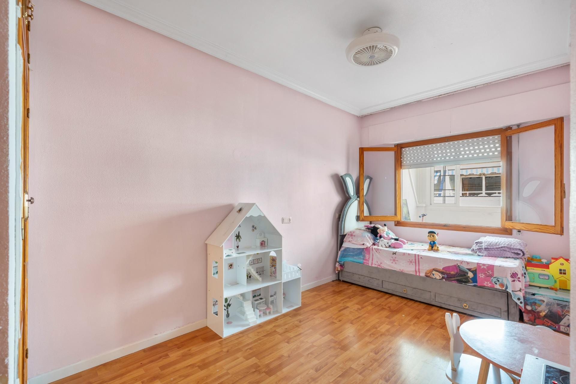 Resale - Apartment  - Torrevieja - Playa del cura