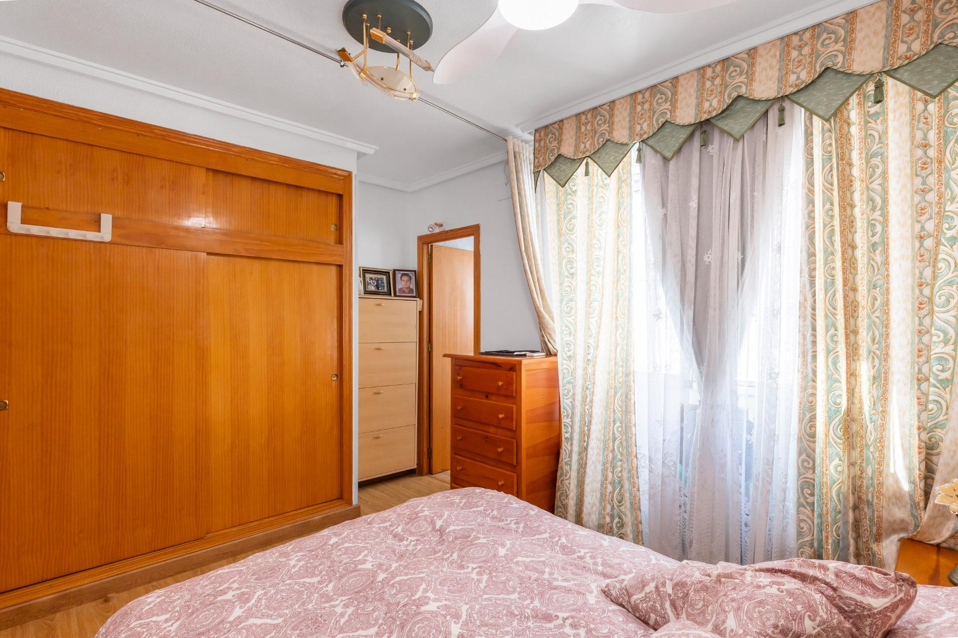 Resale - Apartment  - Torrevieja - Playa del cura