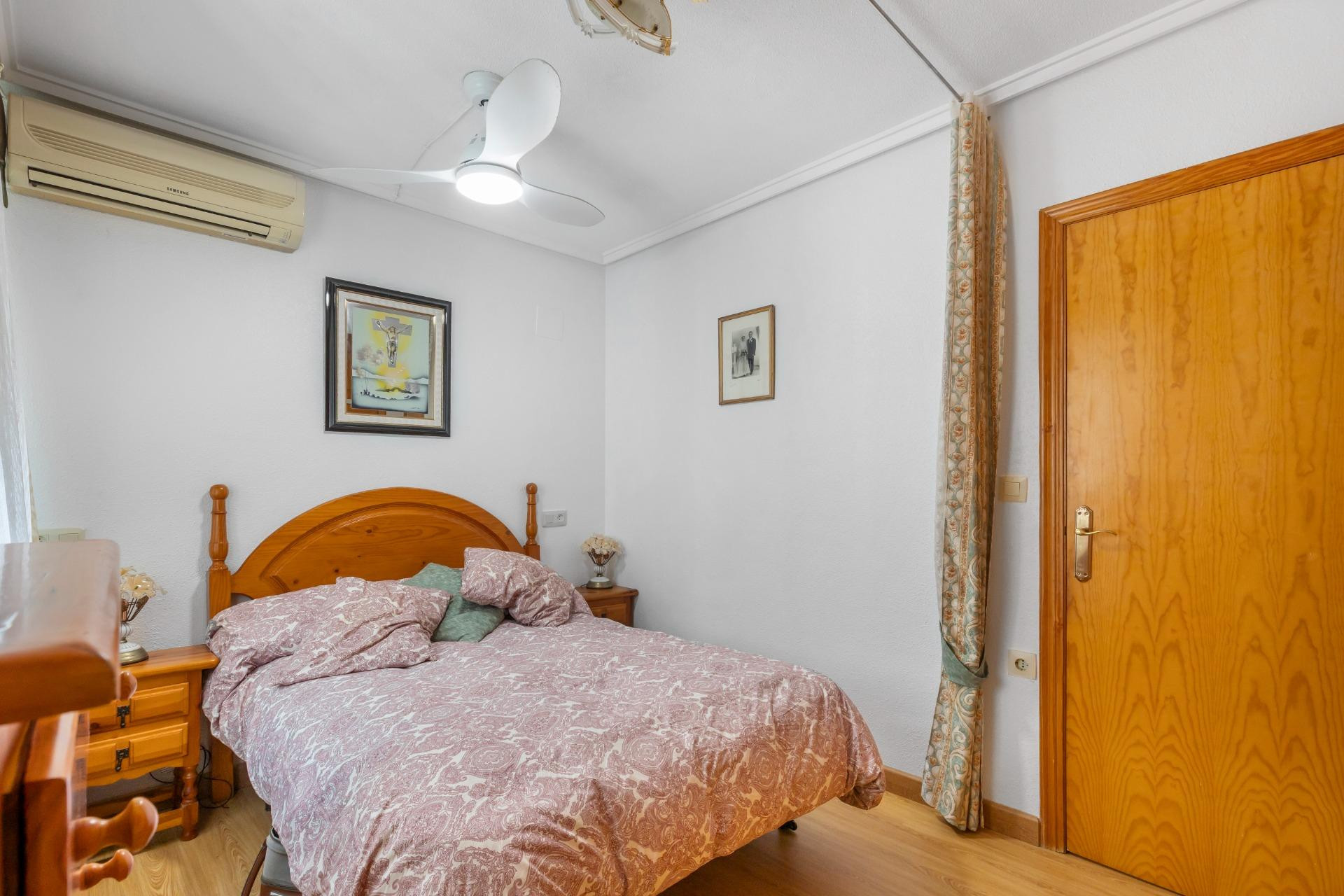 Resale - Apartment  - Torrevieja - Playa del cura