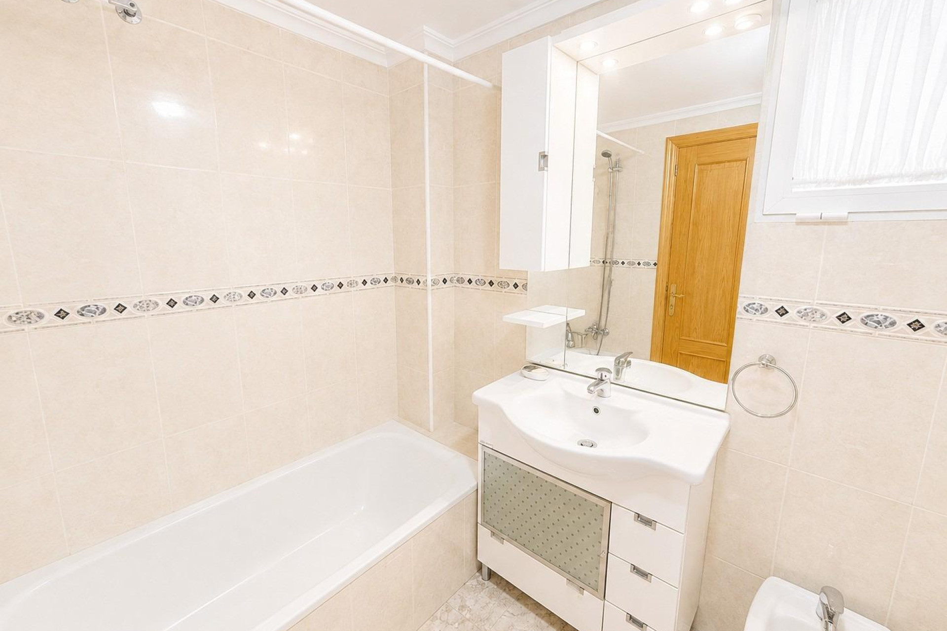Resale - Apartment  - Torrevieja - Playa del cura