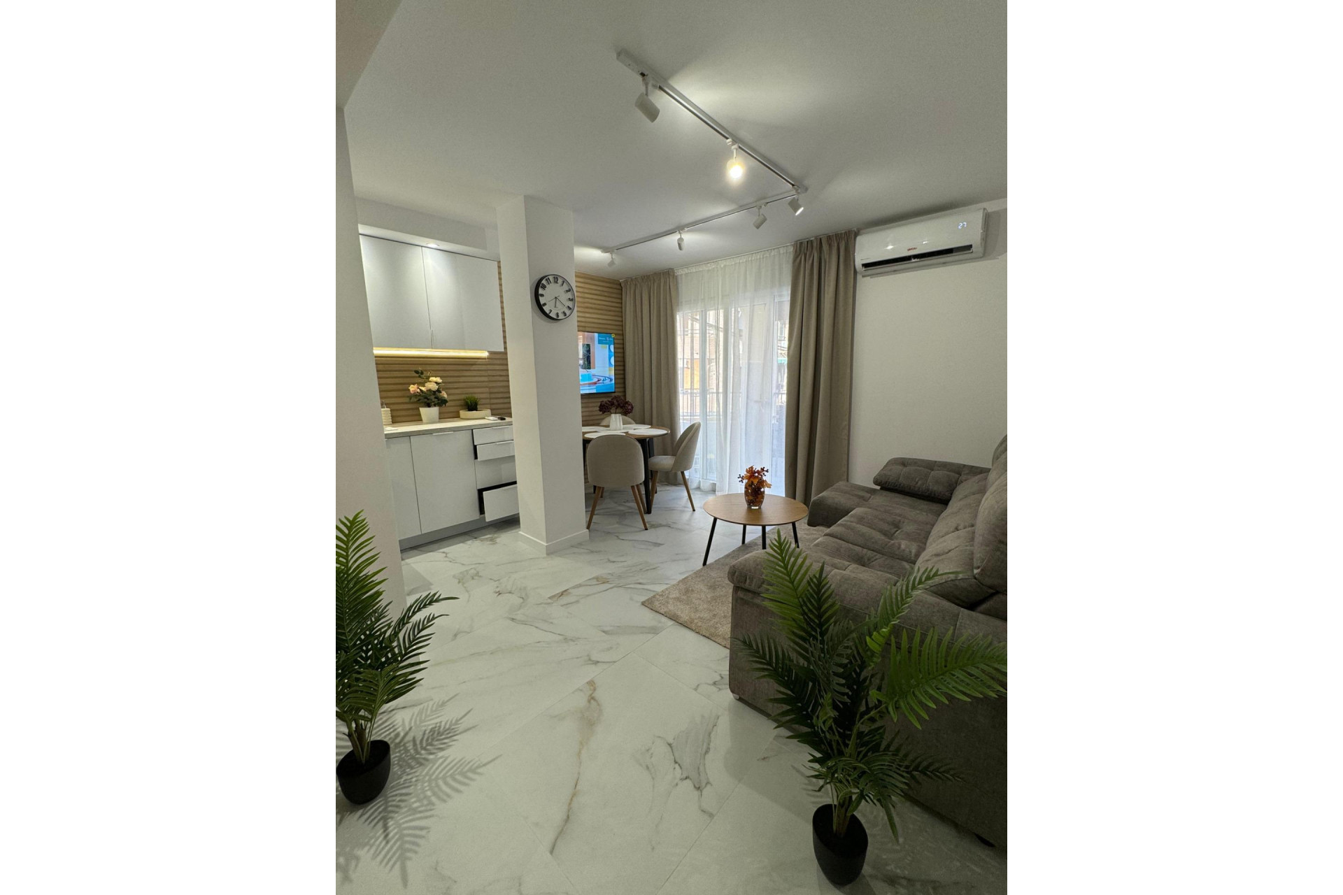 Resale - Apartment  - Torrevieja - Playa del cura