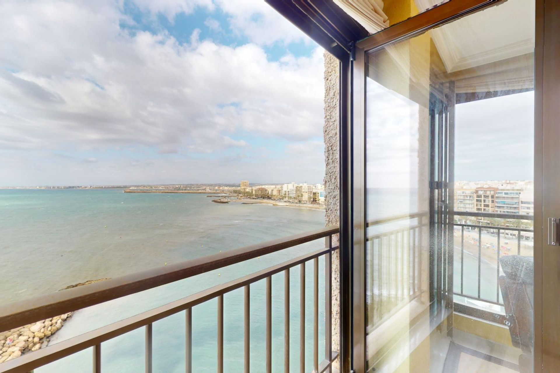 Resale - Apartment  - Torrevieja - Playa del cura