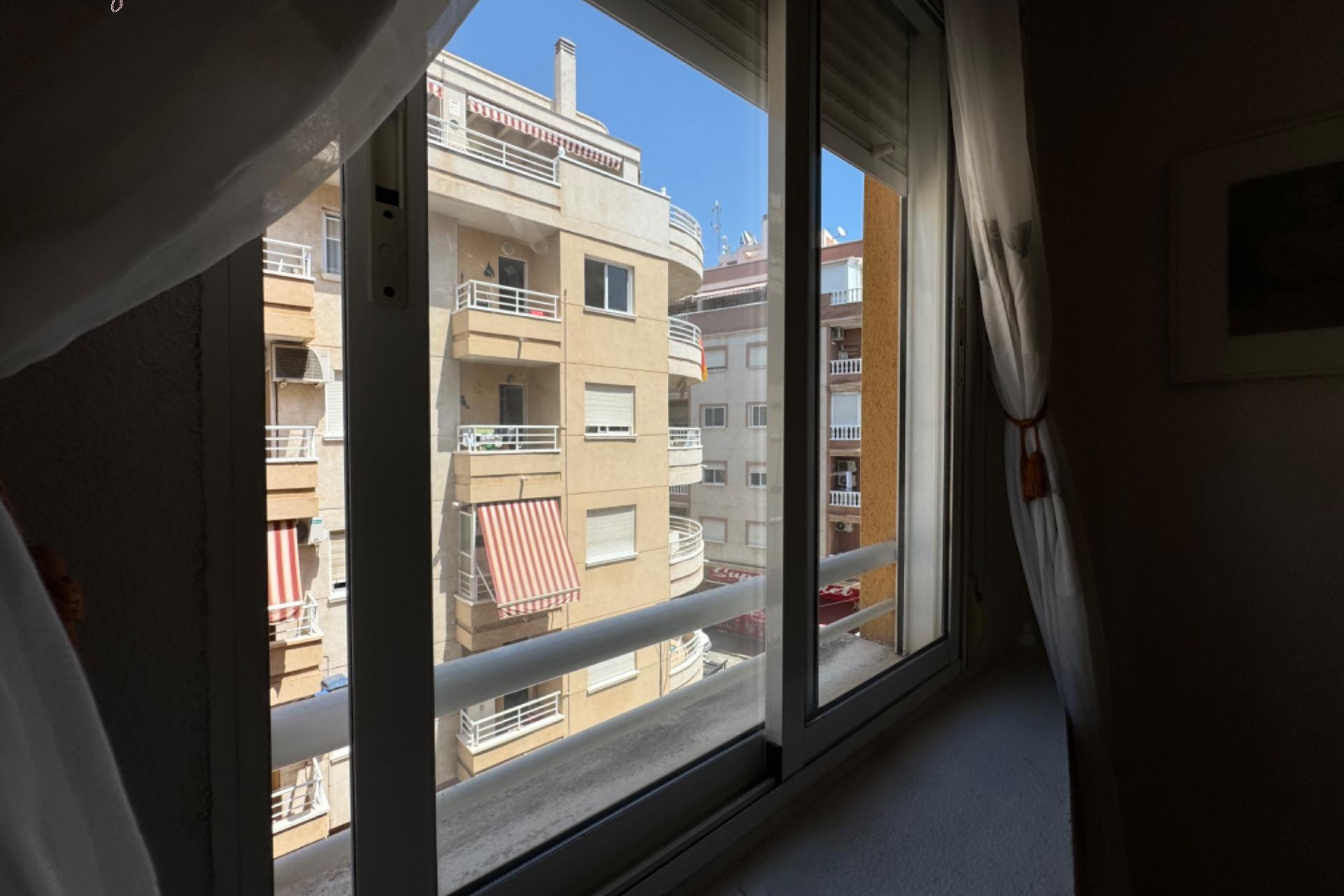 Resale - Apartment  - Torrevieja - Playa del cura