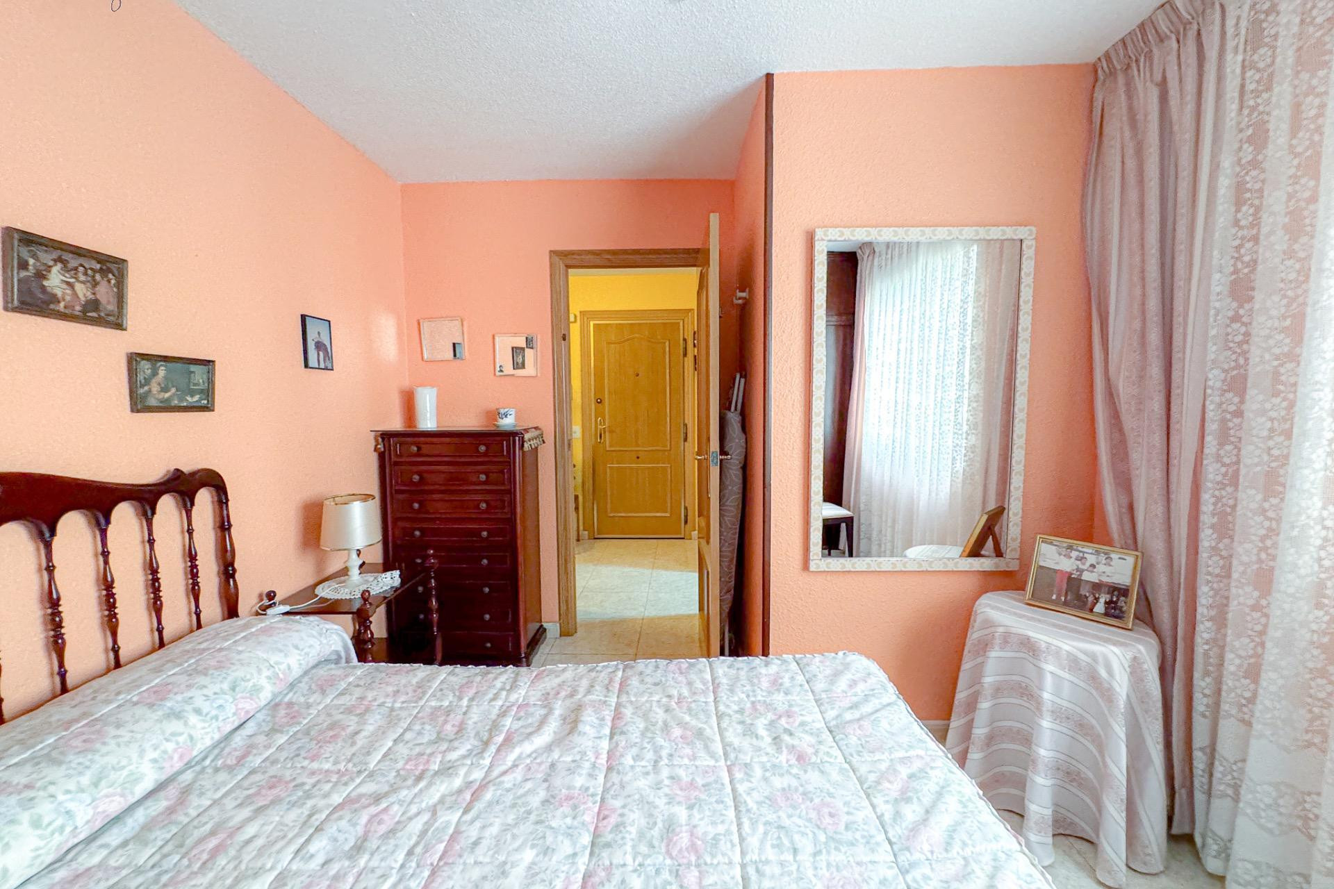 Resale - Apartment  - Torrevieja - Playa del cura