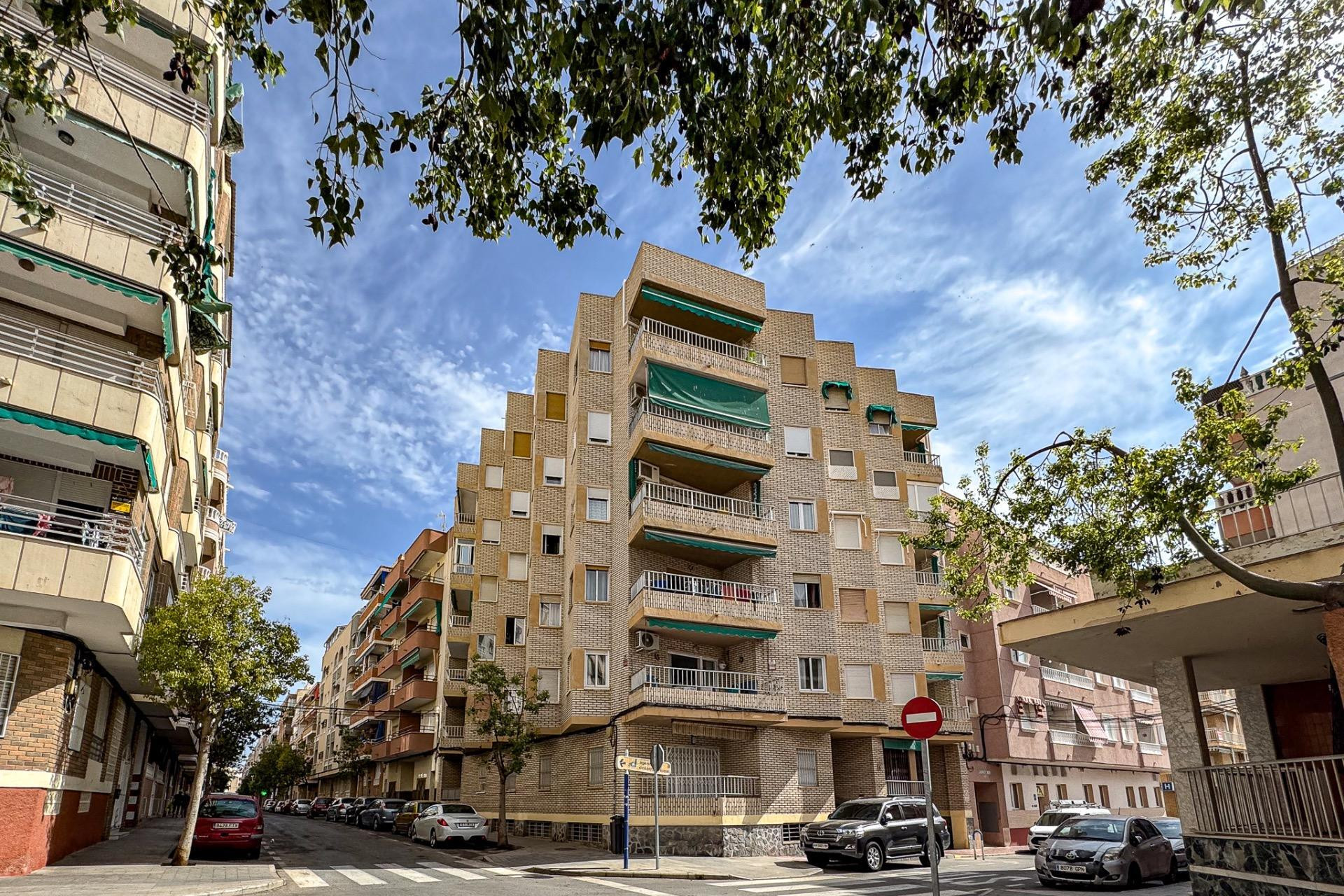 Resale - Apartment  - Torrevieja - Playa del cura