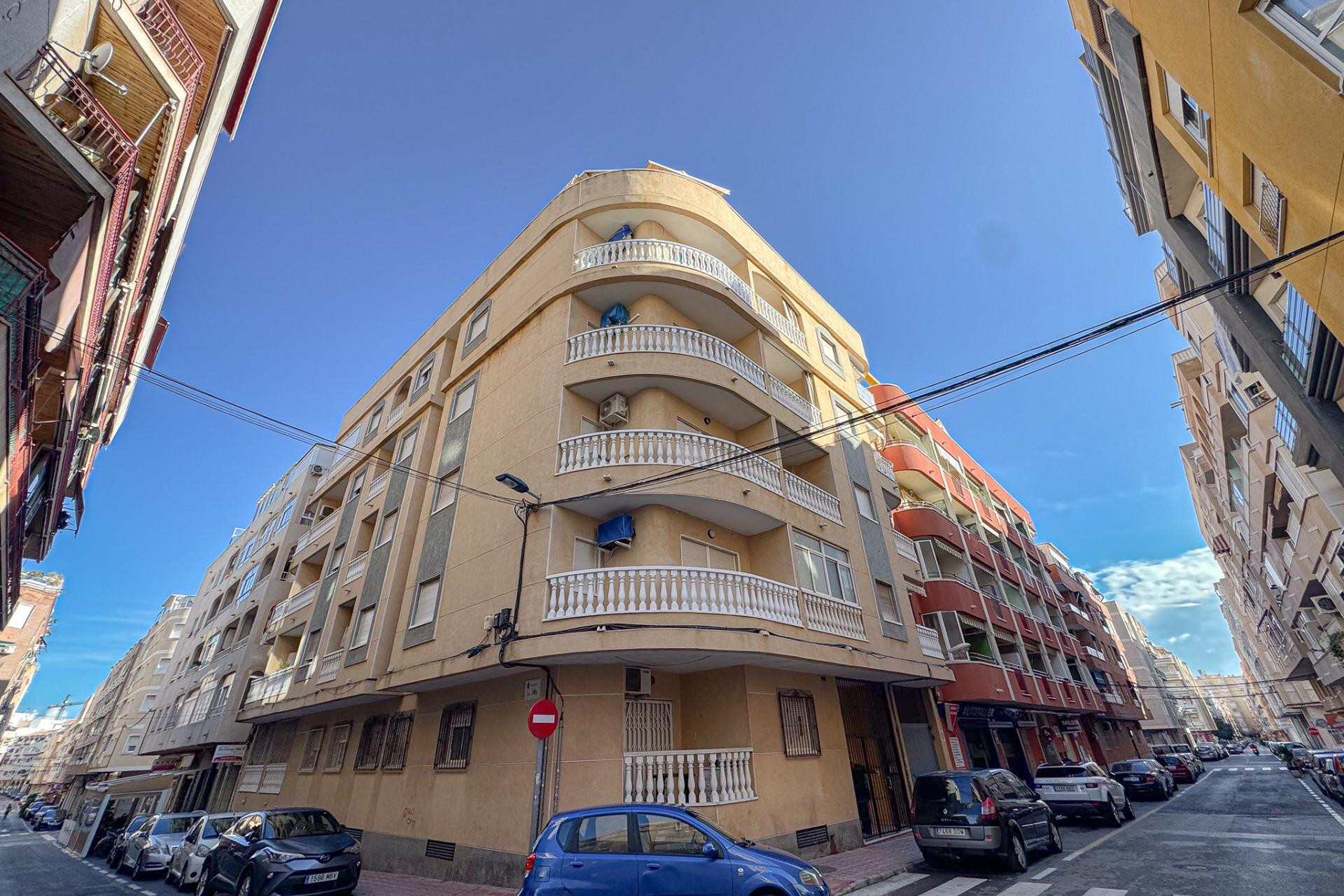 Resale - Apartment  - Torrevieja - Playa del cura