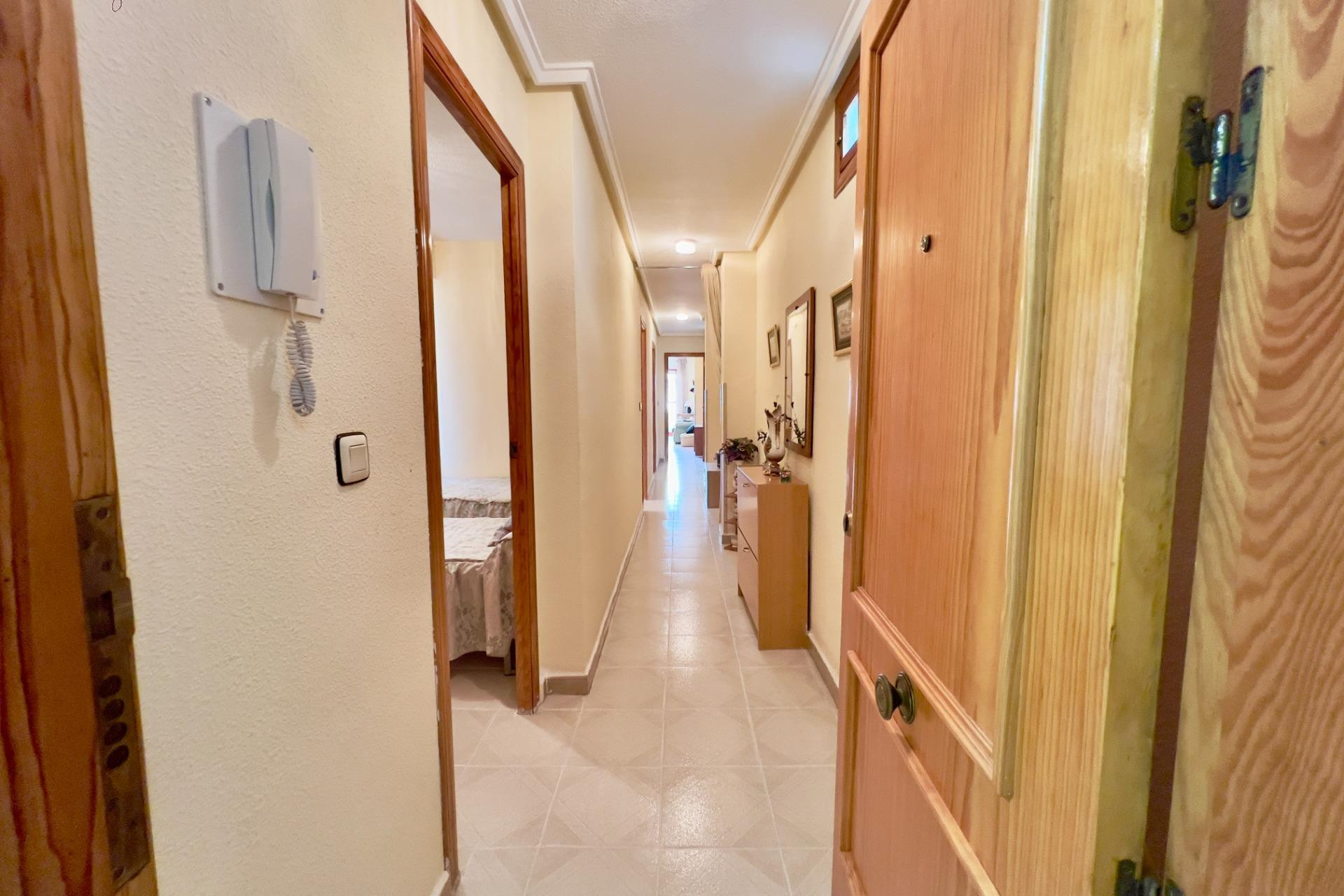 Resale - Apartment  - Torrevieja - Playa del cura