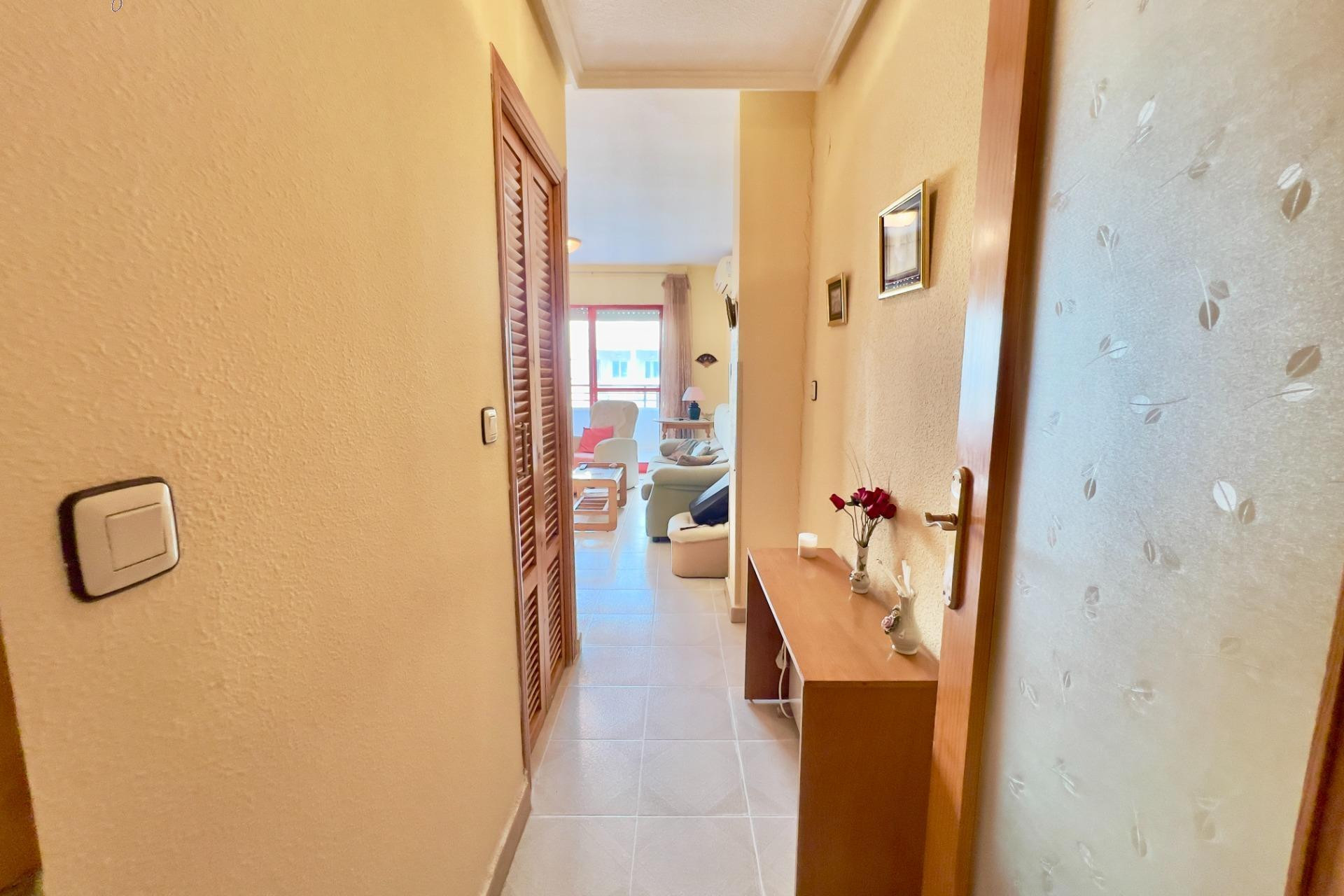 Resale - Apartment  - Torrevieja - Playa del cura