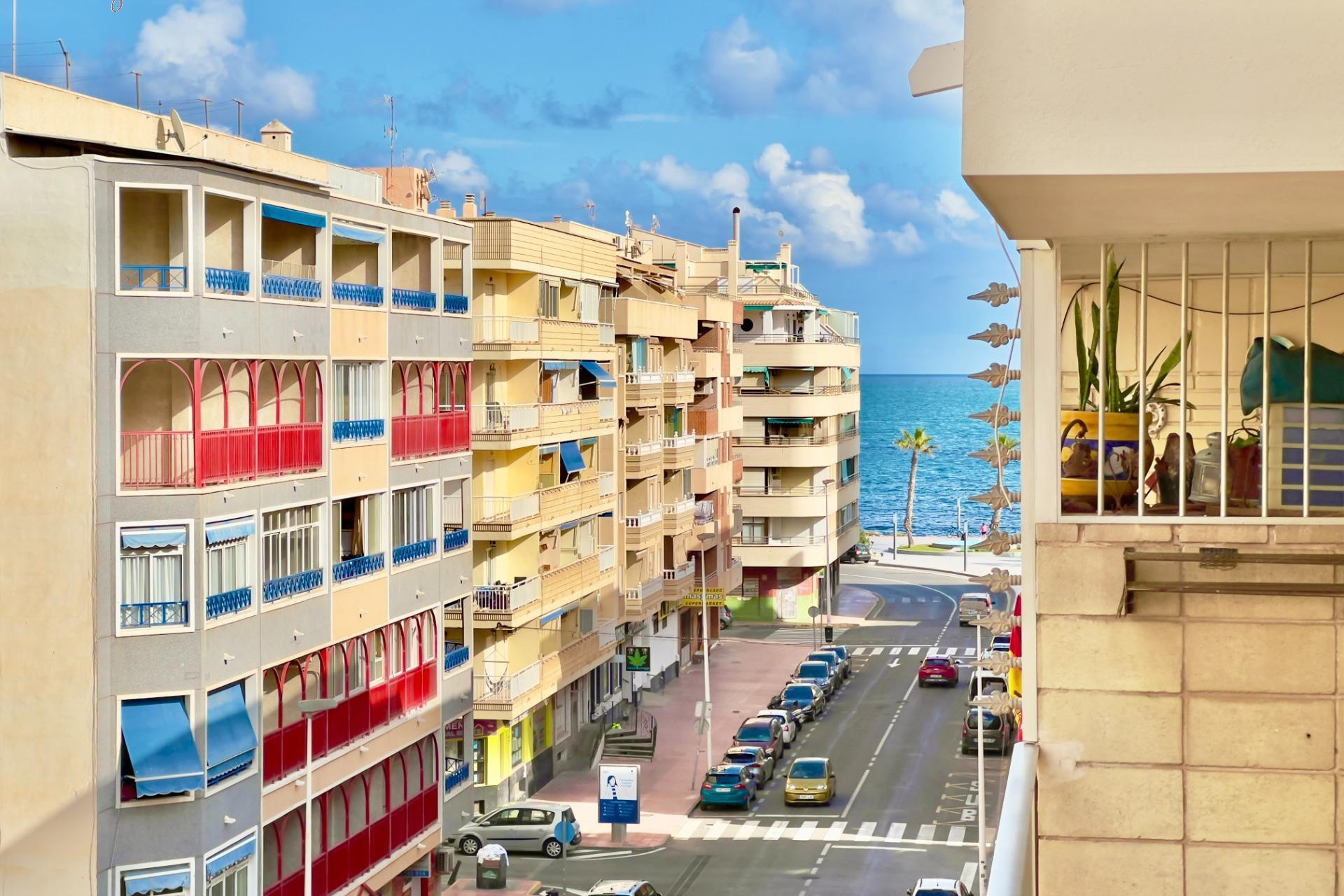 Resale - Apartment  - Torrevieja - Playa del cura