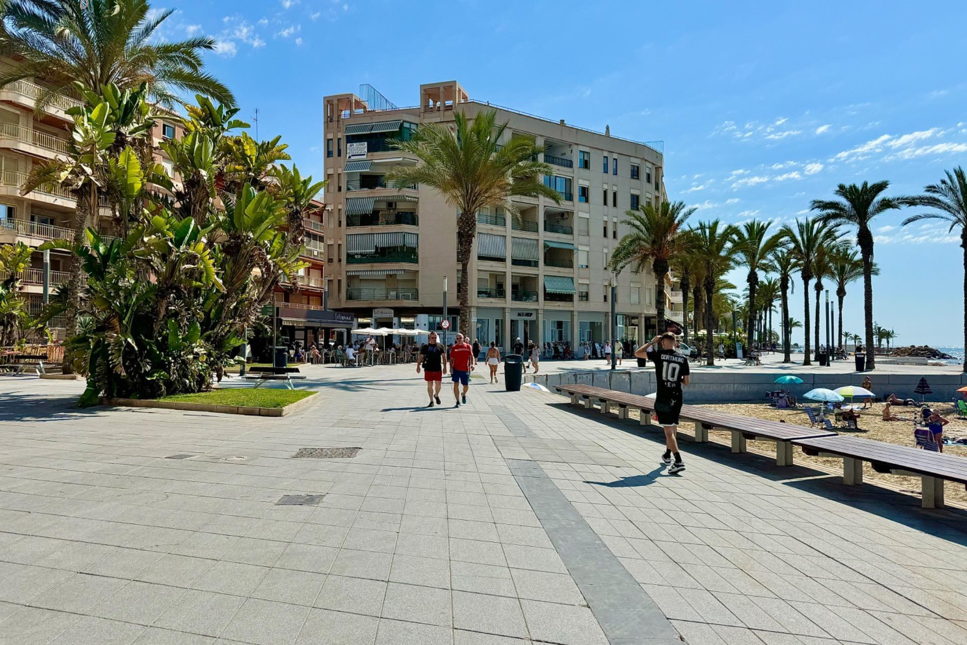 Resale - Apartment  - Torrevieja - Playa del cura