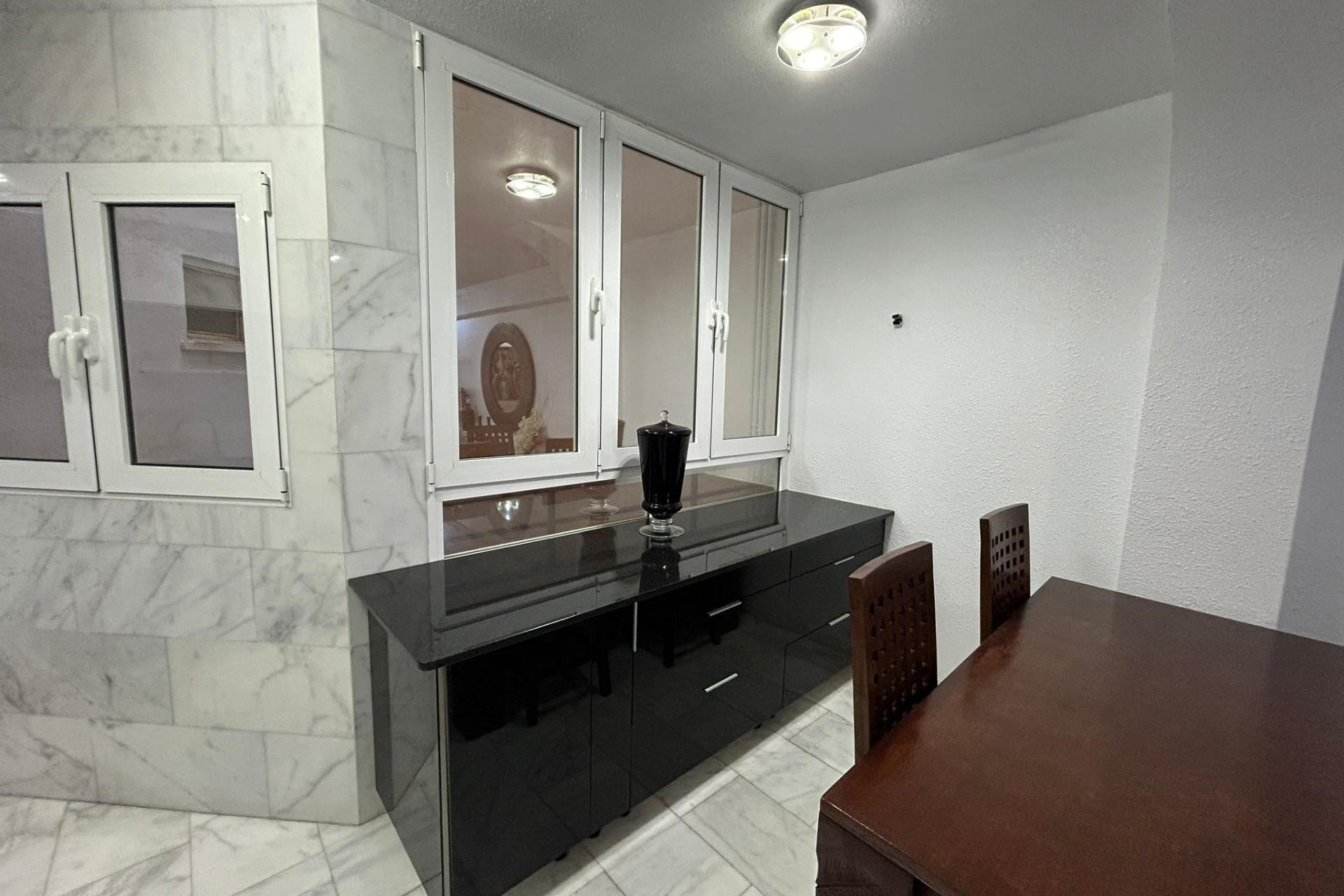 Resale - Apartment  - Torrevieja - Playa del cura