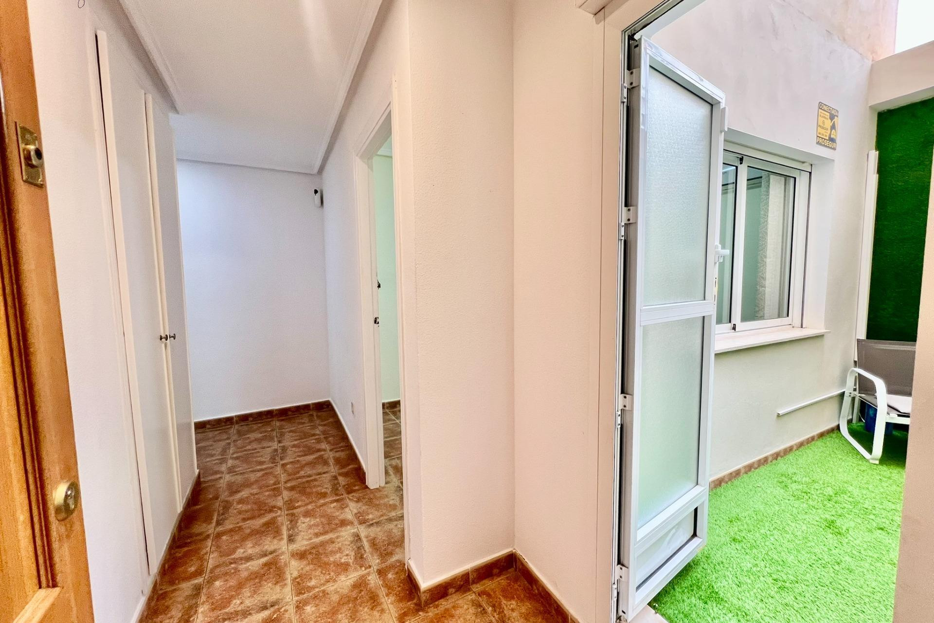 Resale - Apartment  - Torrevieja - Playa del cura