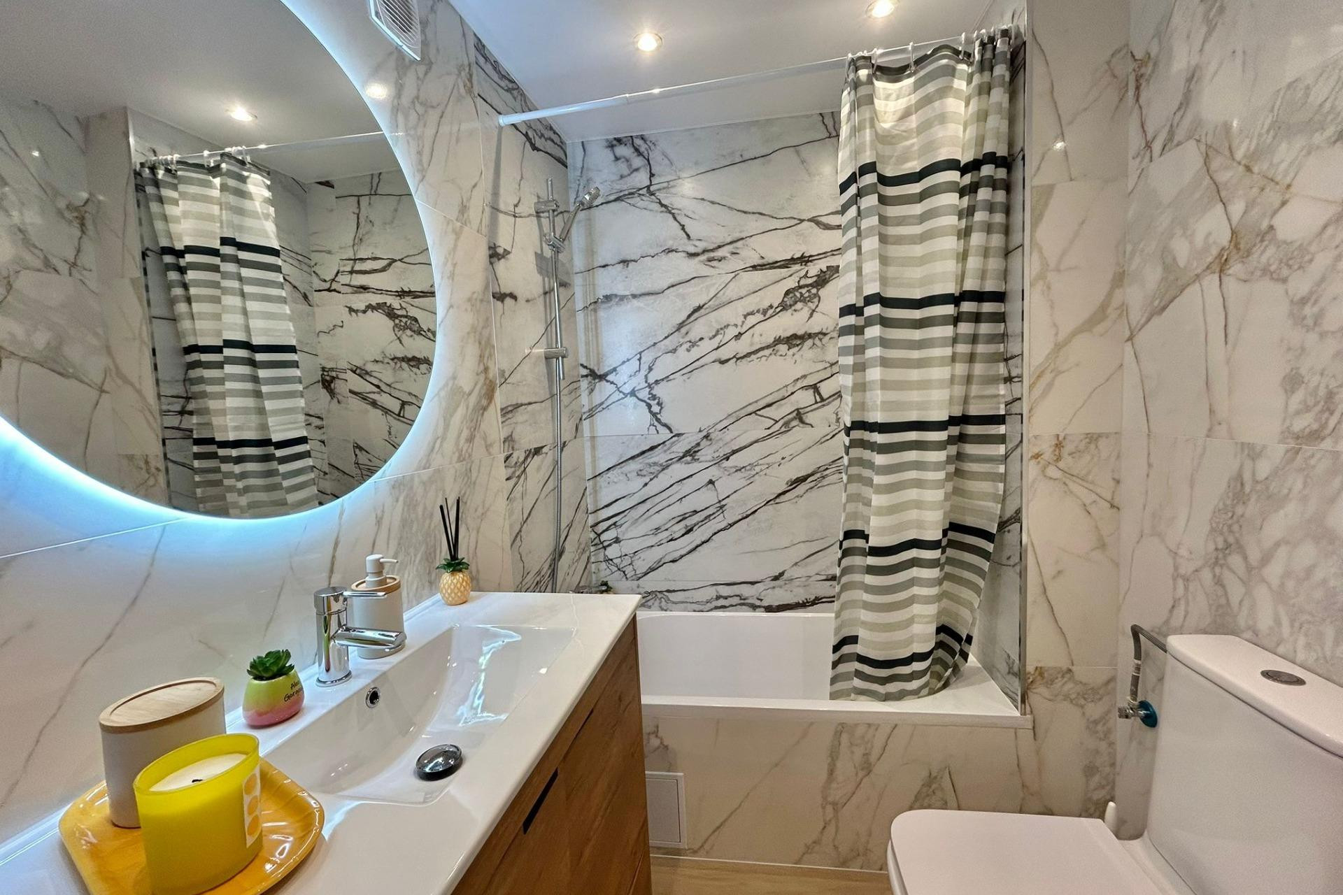 Resale - Apartment  - Torrevieja - Playa del Cura