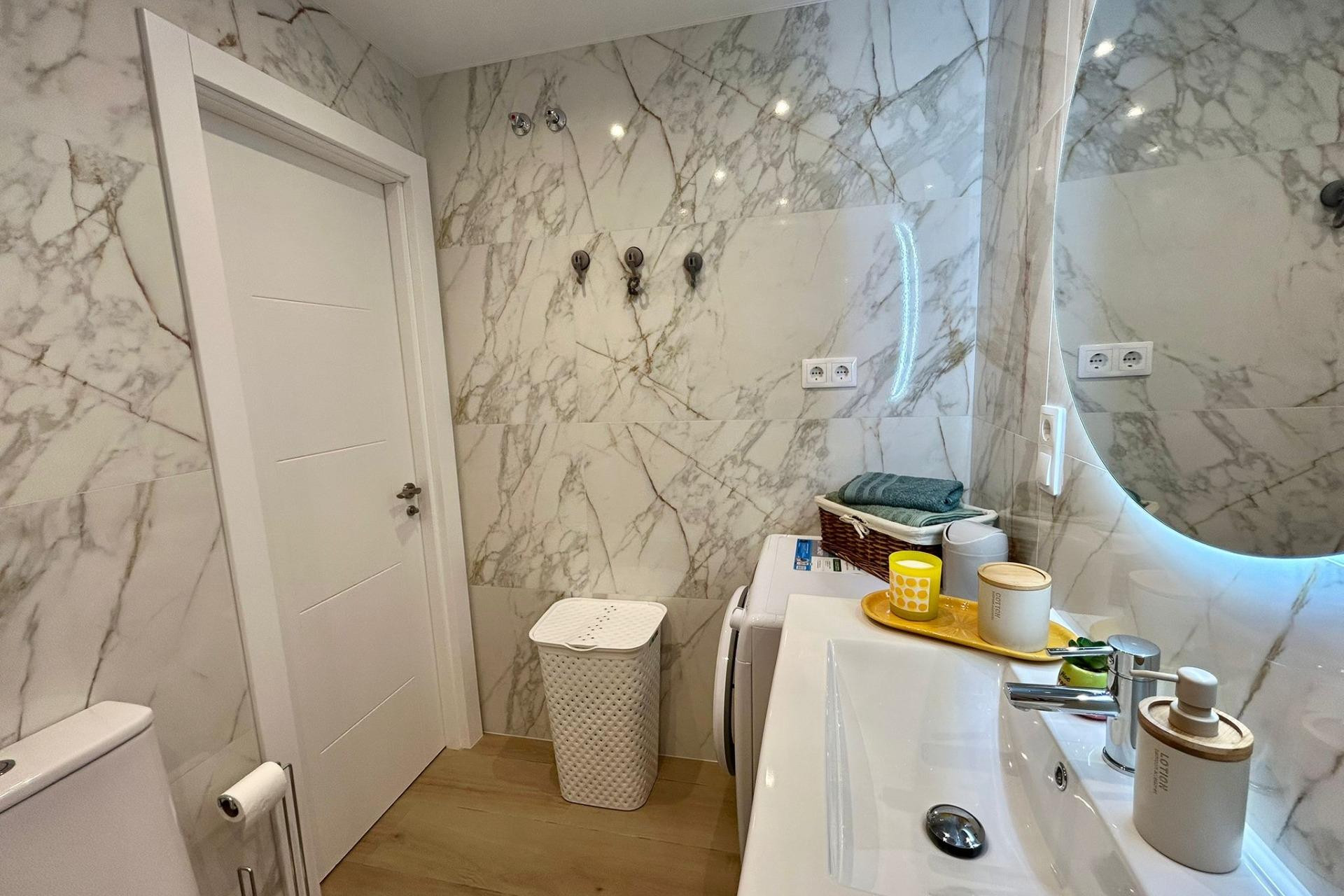 Resale - Apartment  - Torrevieja - Playa del Cura