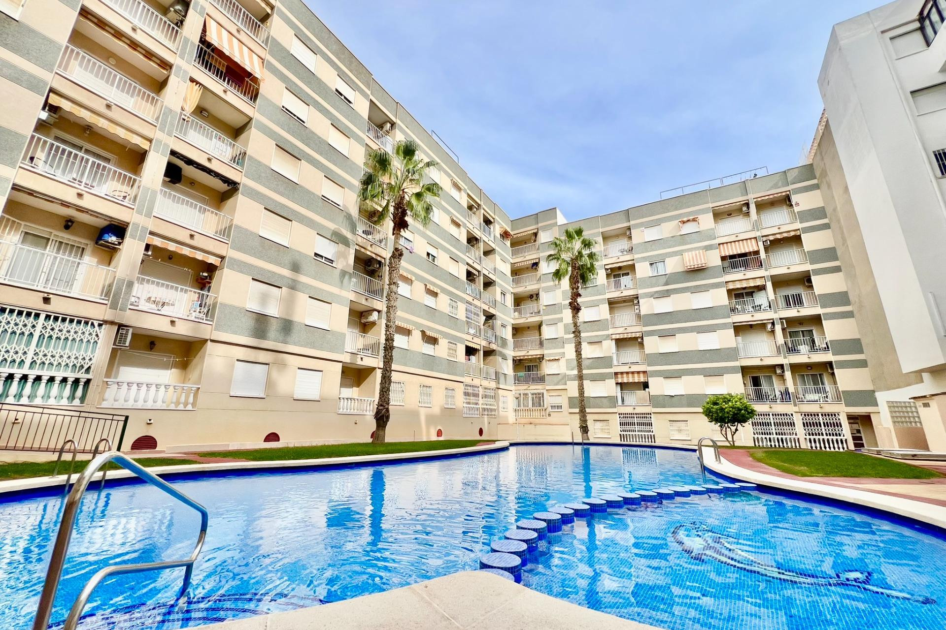 Resale - Apartment  - Torrevieja - Playa del Cura