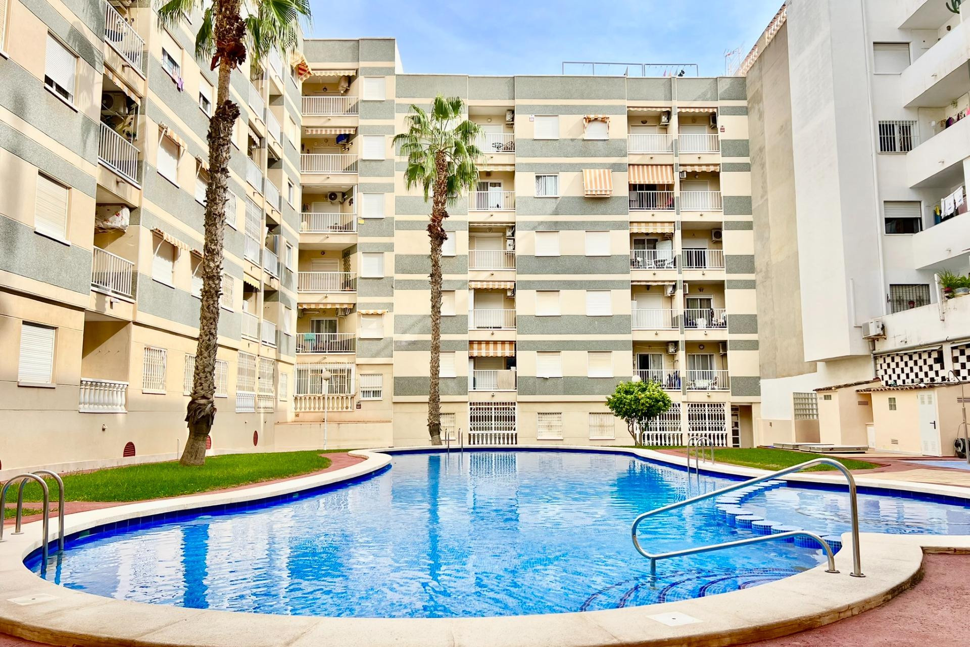 Resale - Apartment  - Torrevieja - Playa del Cura