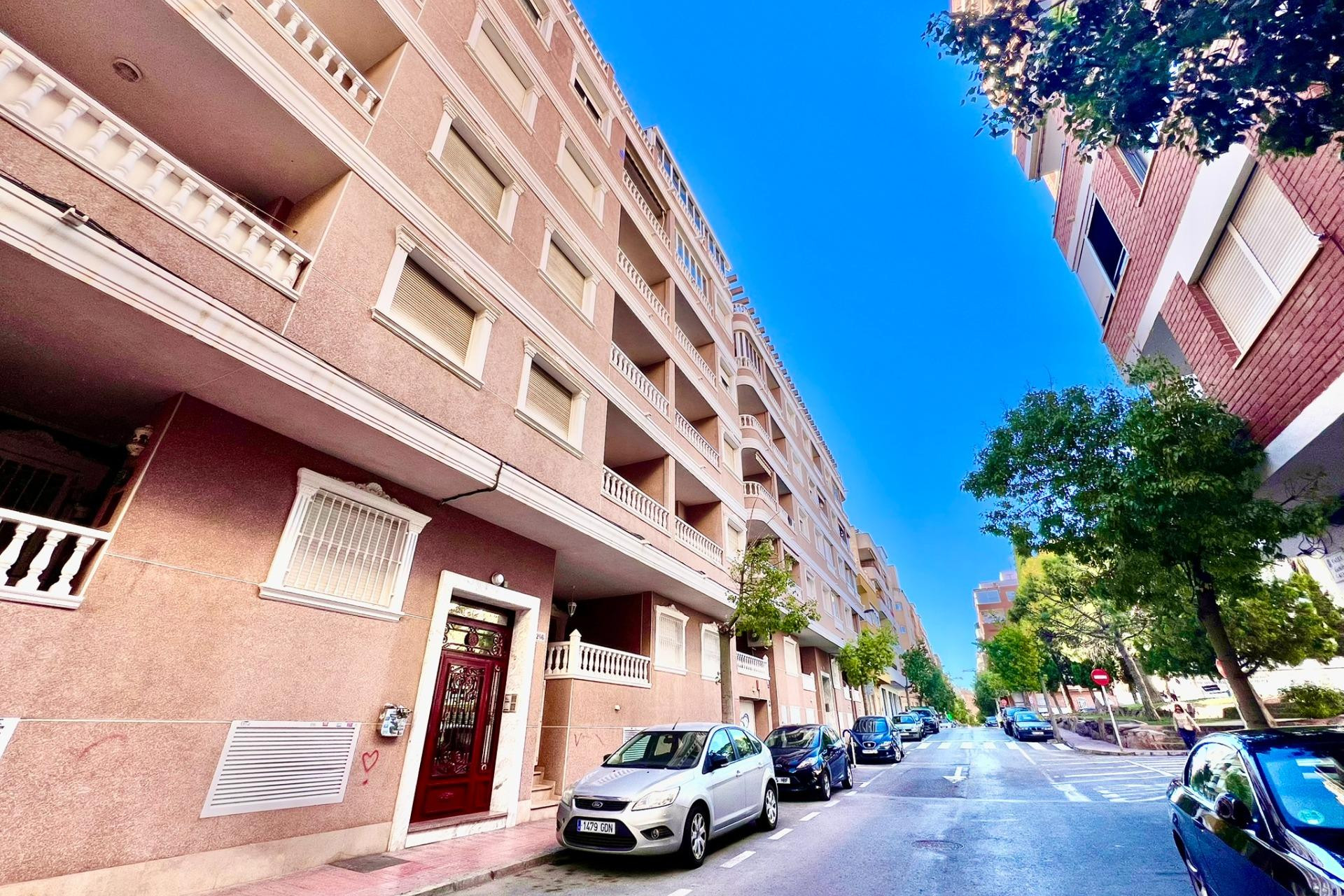 Resale - Apartment  - Torrevieja - Playa del Cura