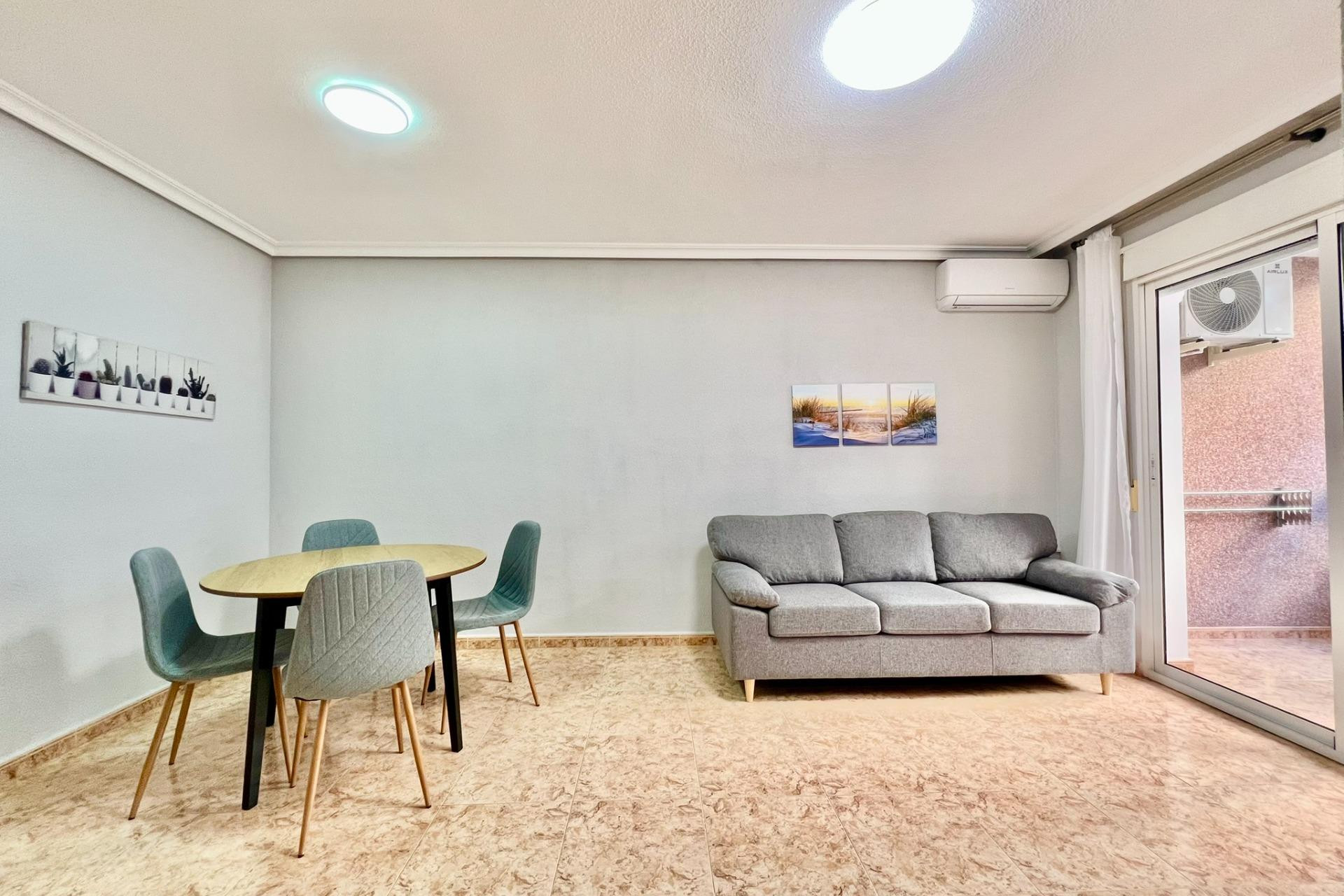 Resale - Apartment  - Torrevieja - Playa del Cura