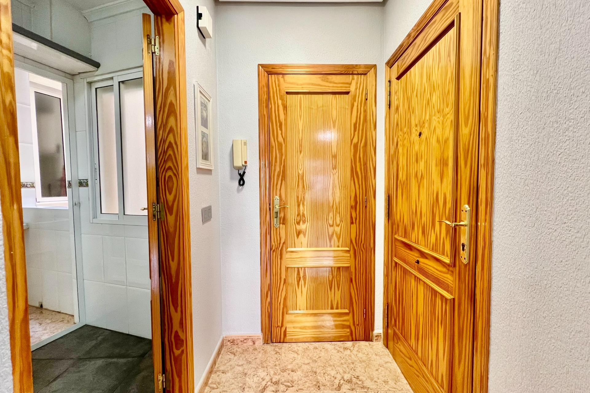 Resale - Apartment  - Torrevieja - Playa del Cura