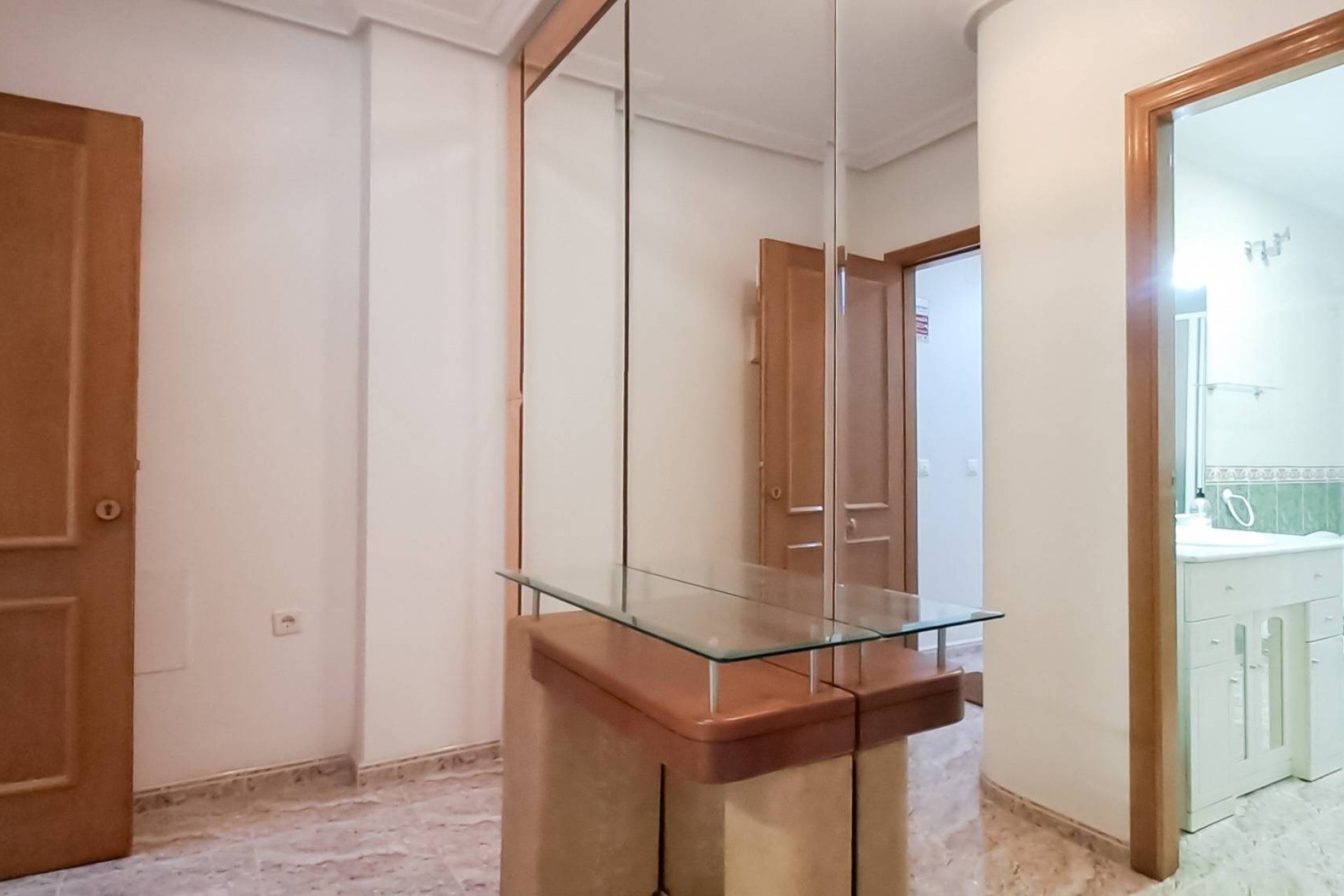 Resale - Apartment  - Torrevieja - Playa del Cura