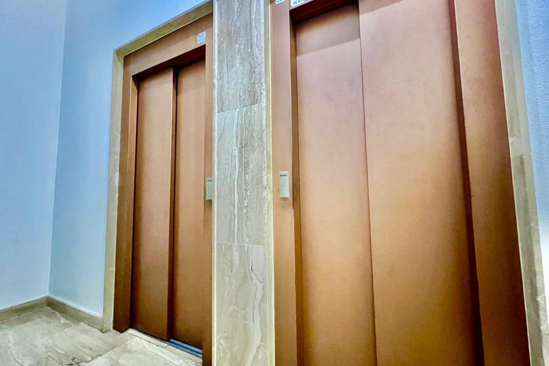 Resale - Apartment  - Torrevieja - Playa del Cura