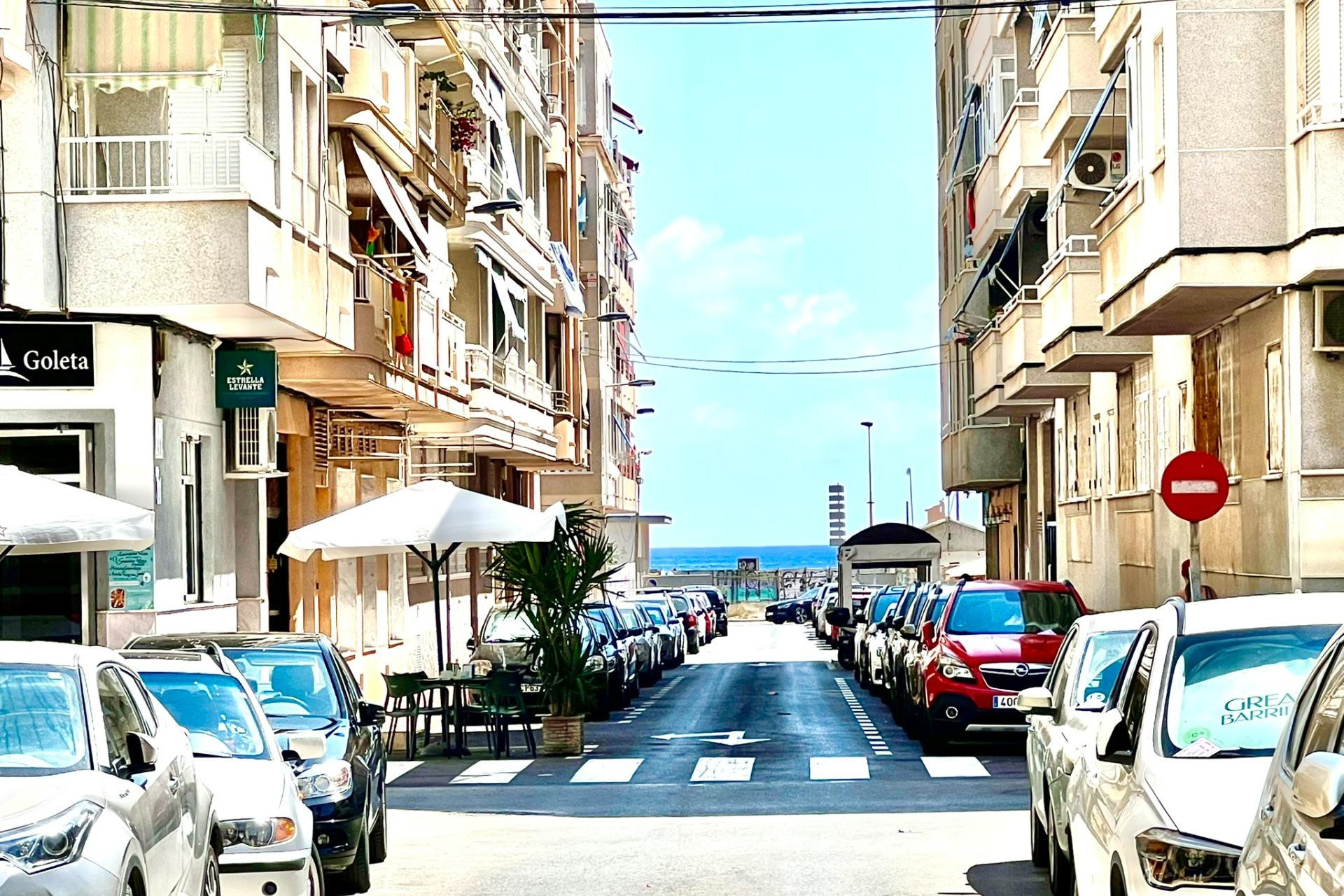 Resale - Apartment  - Torrevieja - Playa del Cura