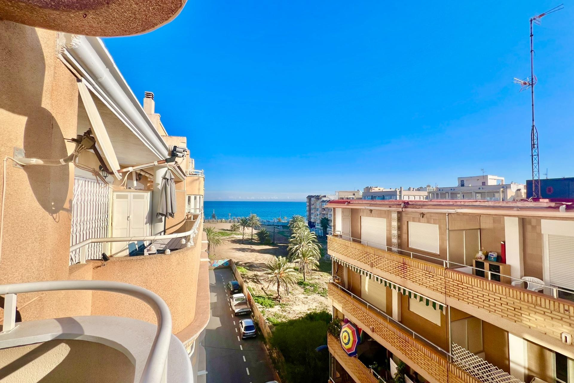 Resale - Apartment  - Torrevieja - Playa del Cura