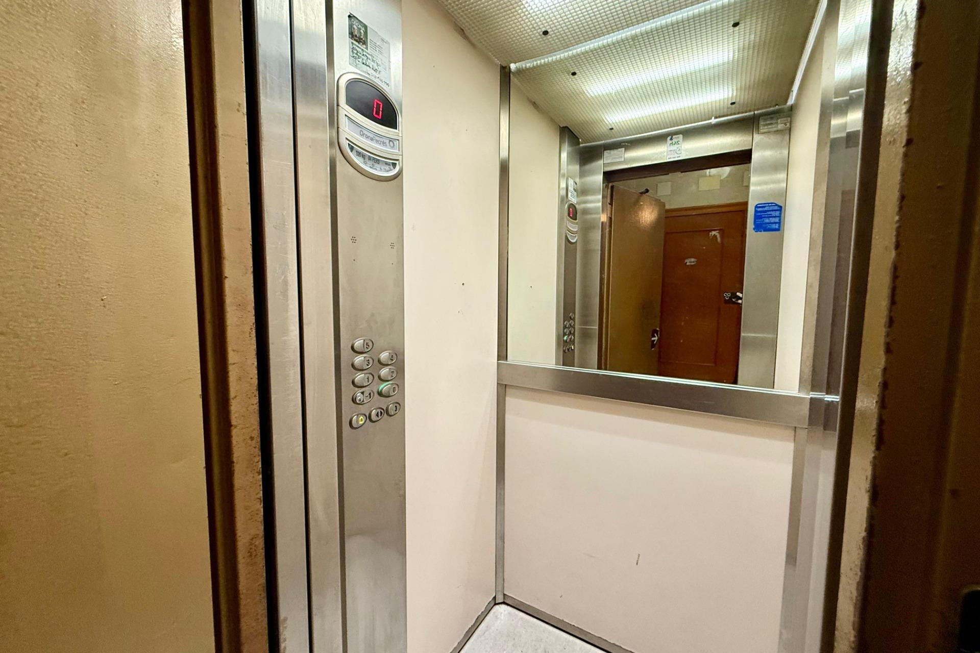 Resale - Apartment  - Torrevieja - Playa del Cura