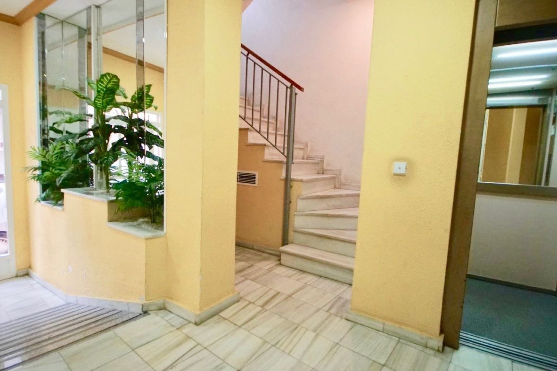 Resale - Apartment  - Torrevieja - Playa del cura