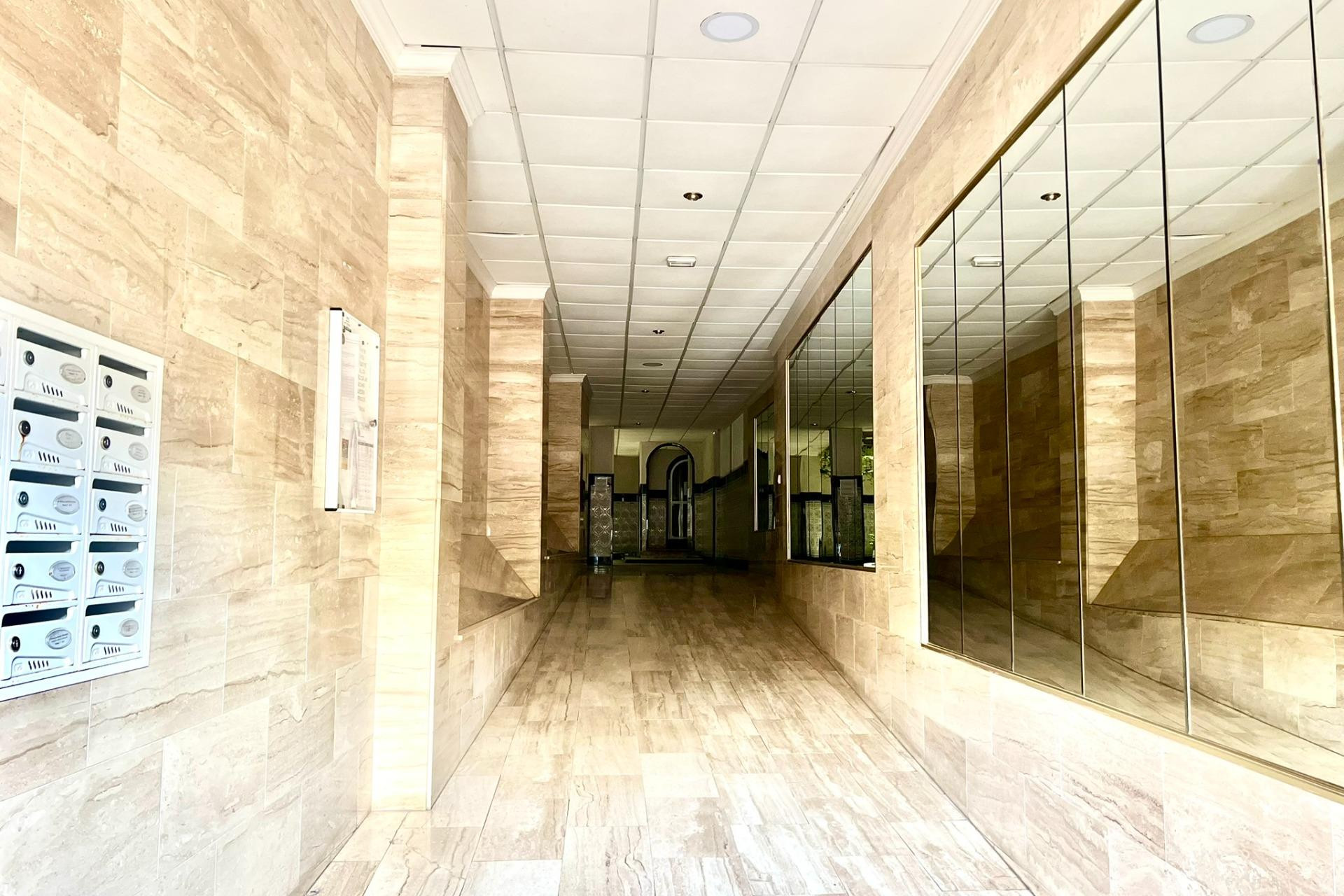 Resale - Apartment  - Torrevieja - Playa del Cura