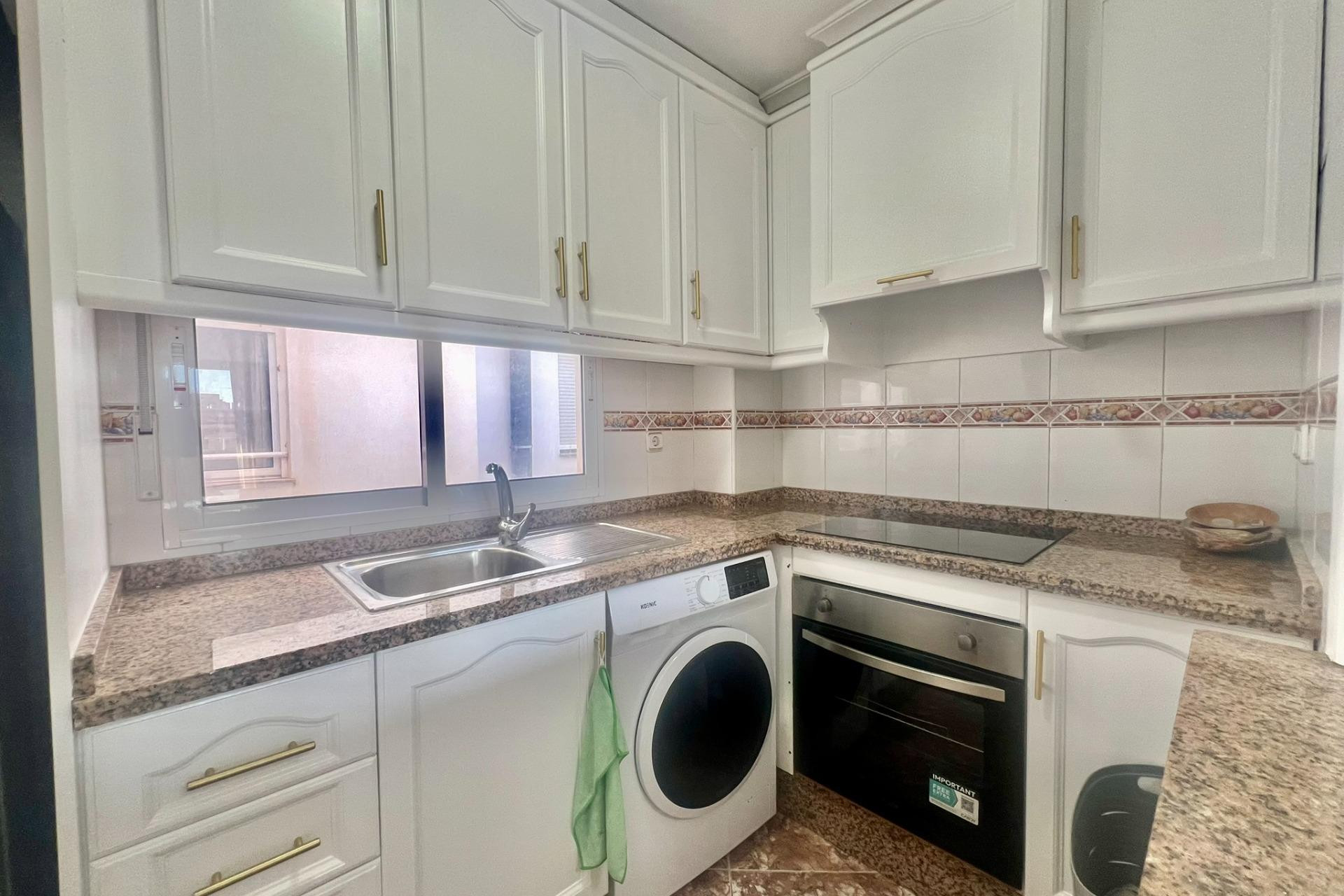 Resale - Apartment  - Torrevieja - Playa del Cura