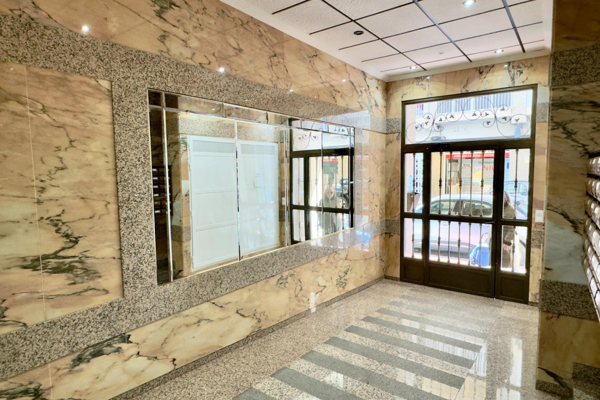 Resale - Apartment  - Torrevieja - Playa del Cura