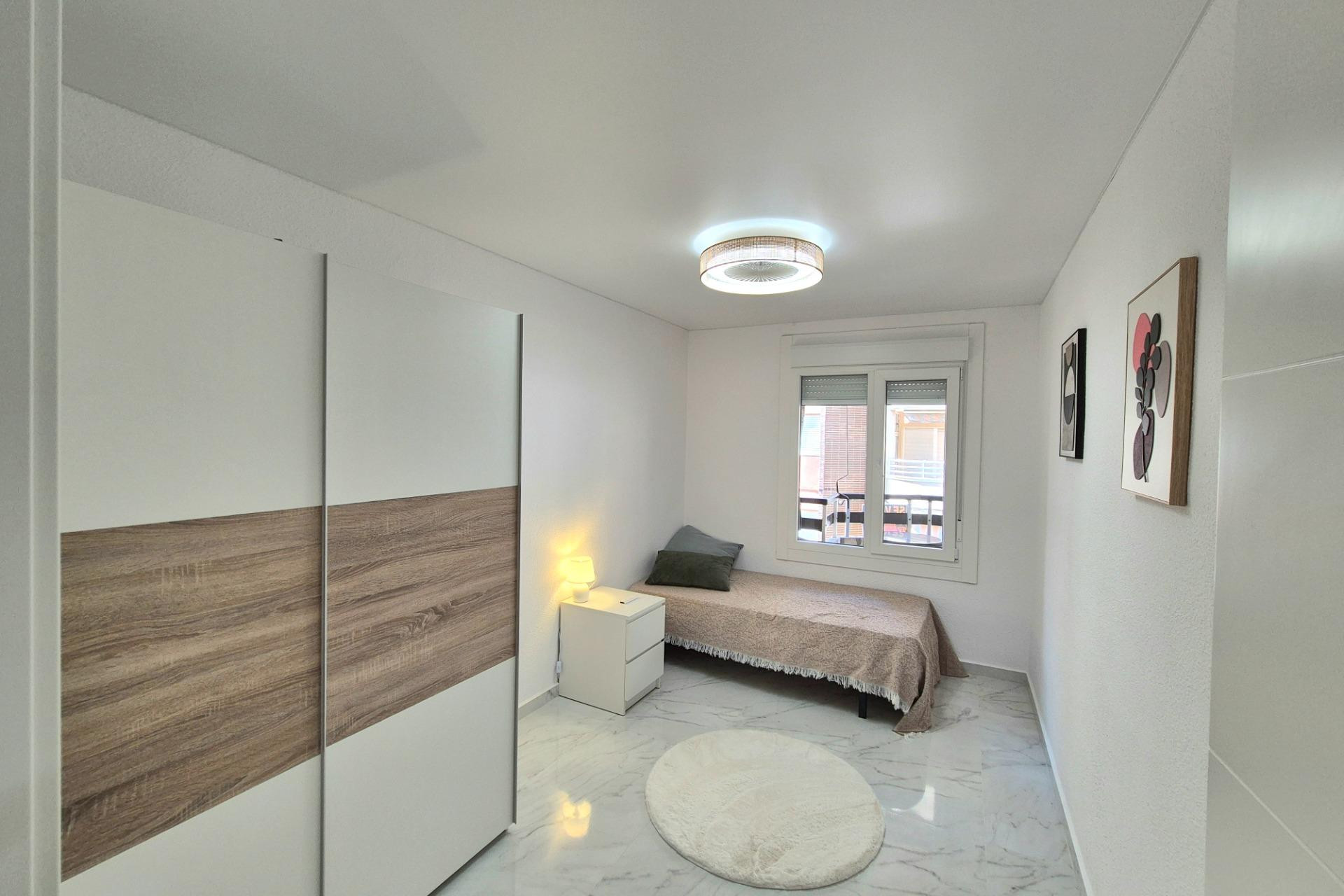 Resale - Apartment  - Torrevieja - Playa del Cura