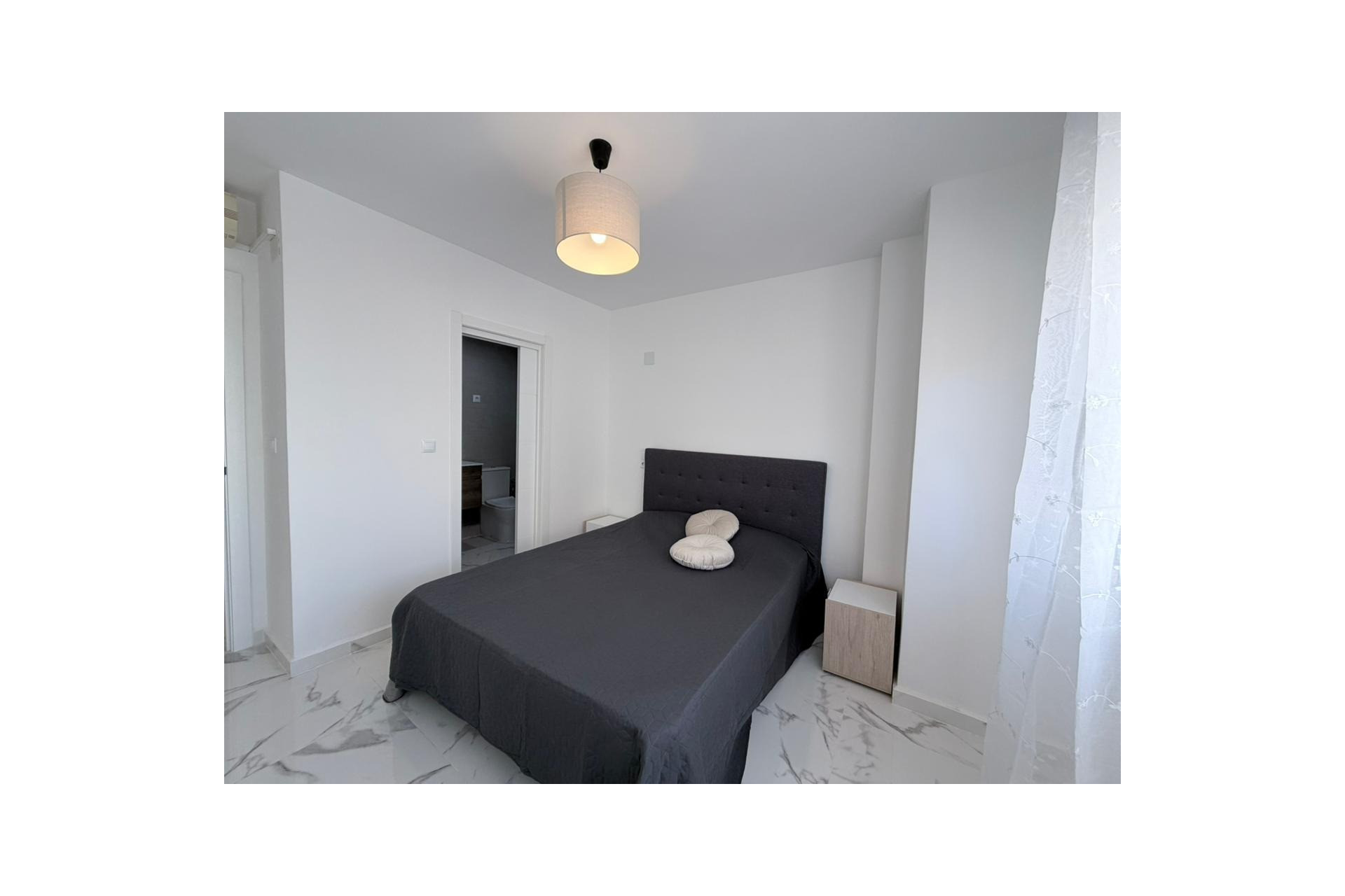 Resale - Apartment  - Torrevieja - Playa del cura