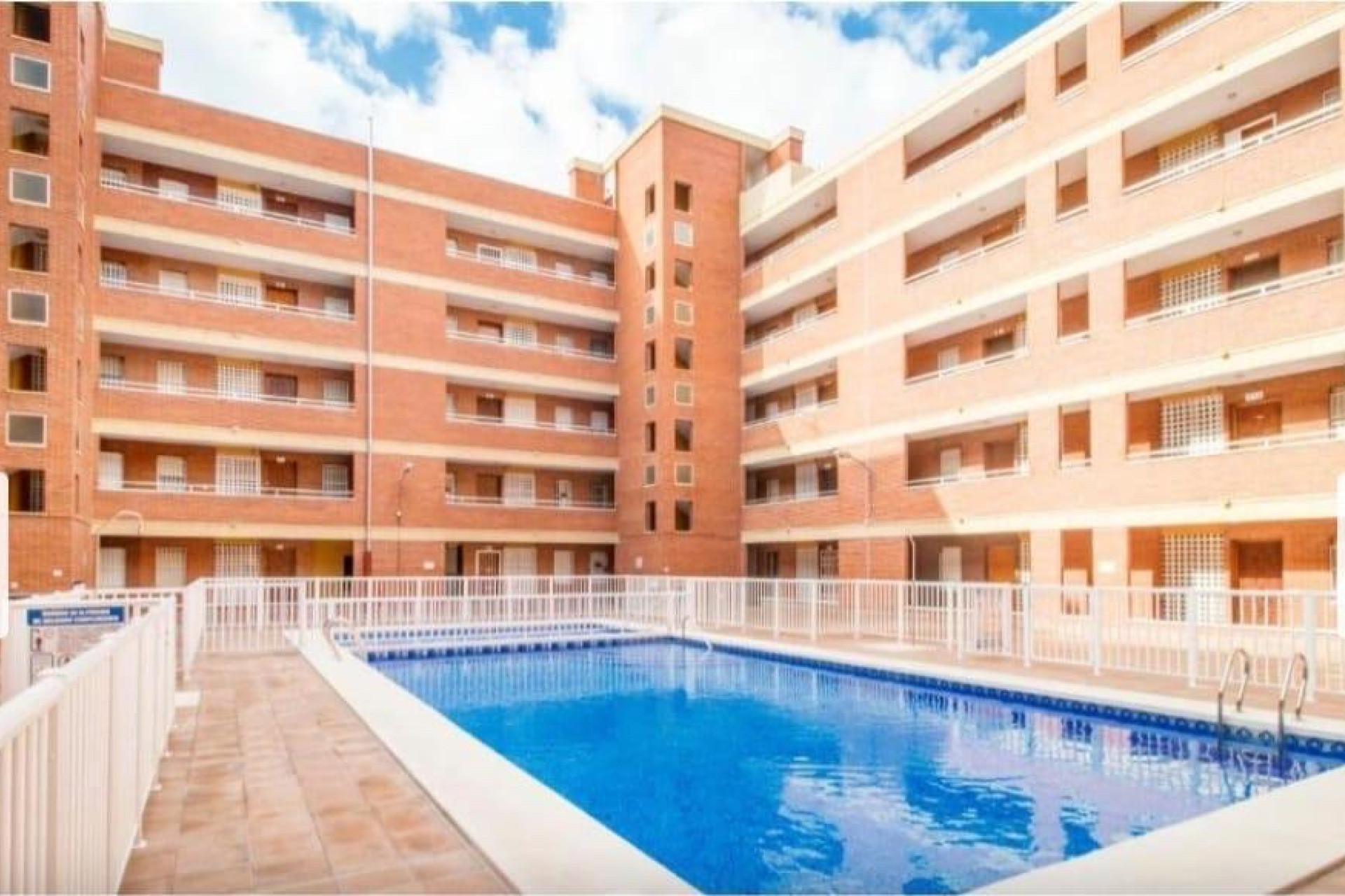 Resale - Apartment  - Torrevieja - Playa Los Naufragos
