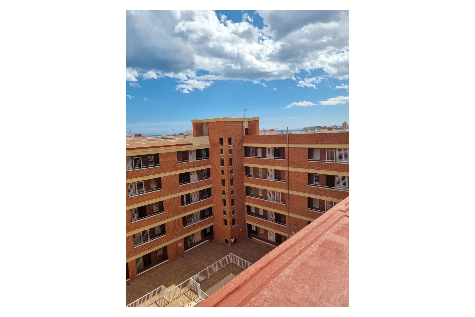 Resale - Apartment  - Torrevieja - Playa Los Naufragos