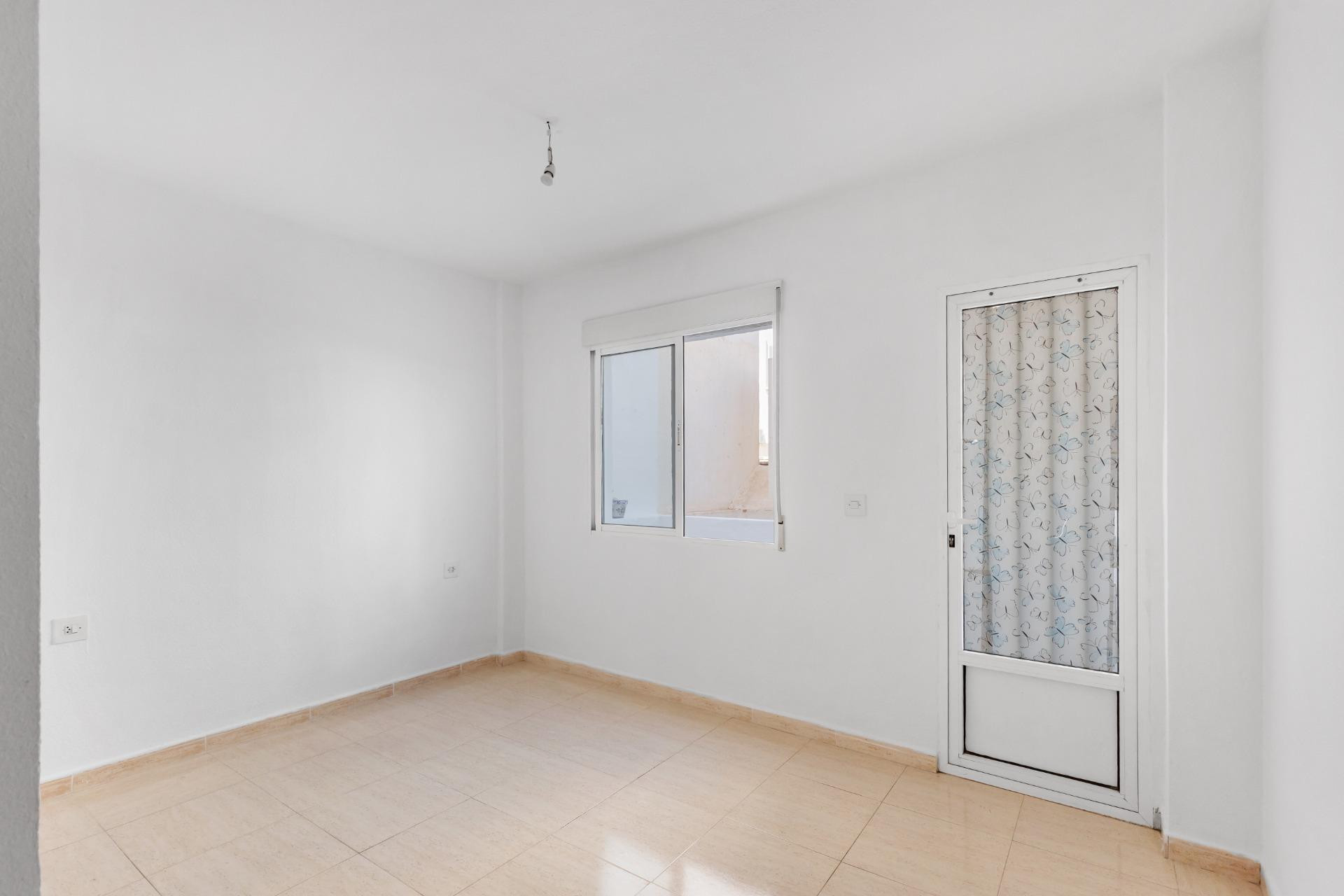 Resale - Apartment  - Torrevieja - Puerto Deportivo