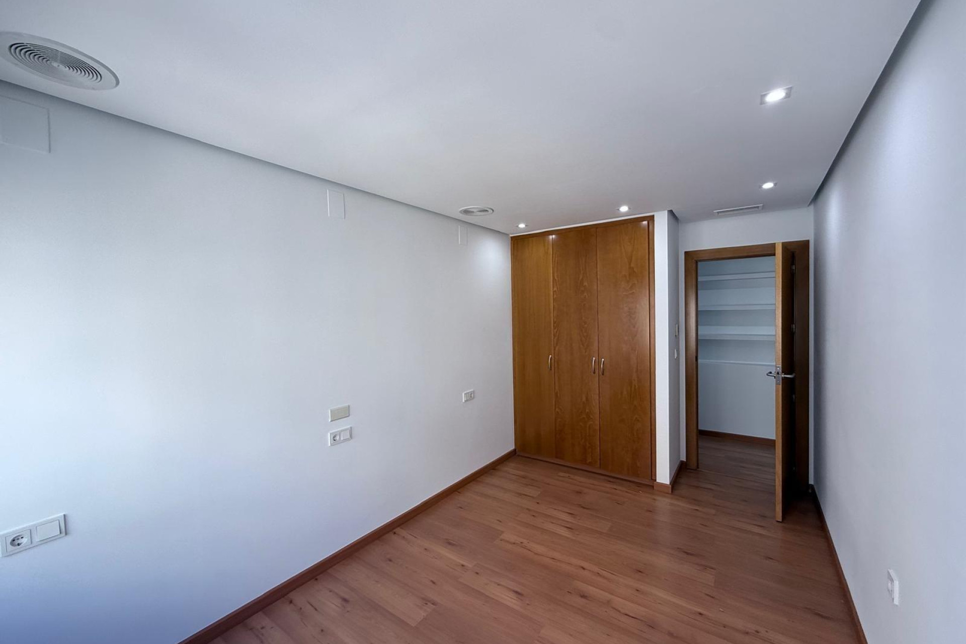 Resale - Apartment  - Torrevieja - Puerto Deportivo