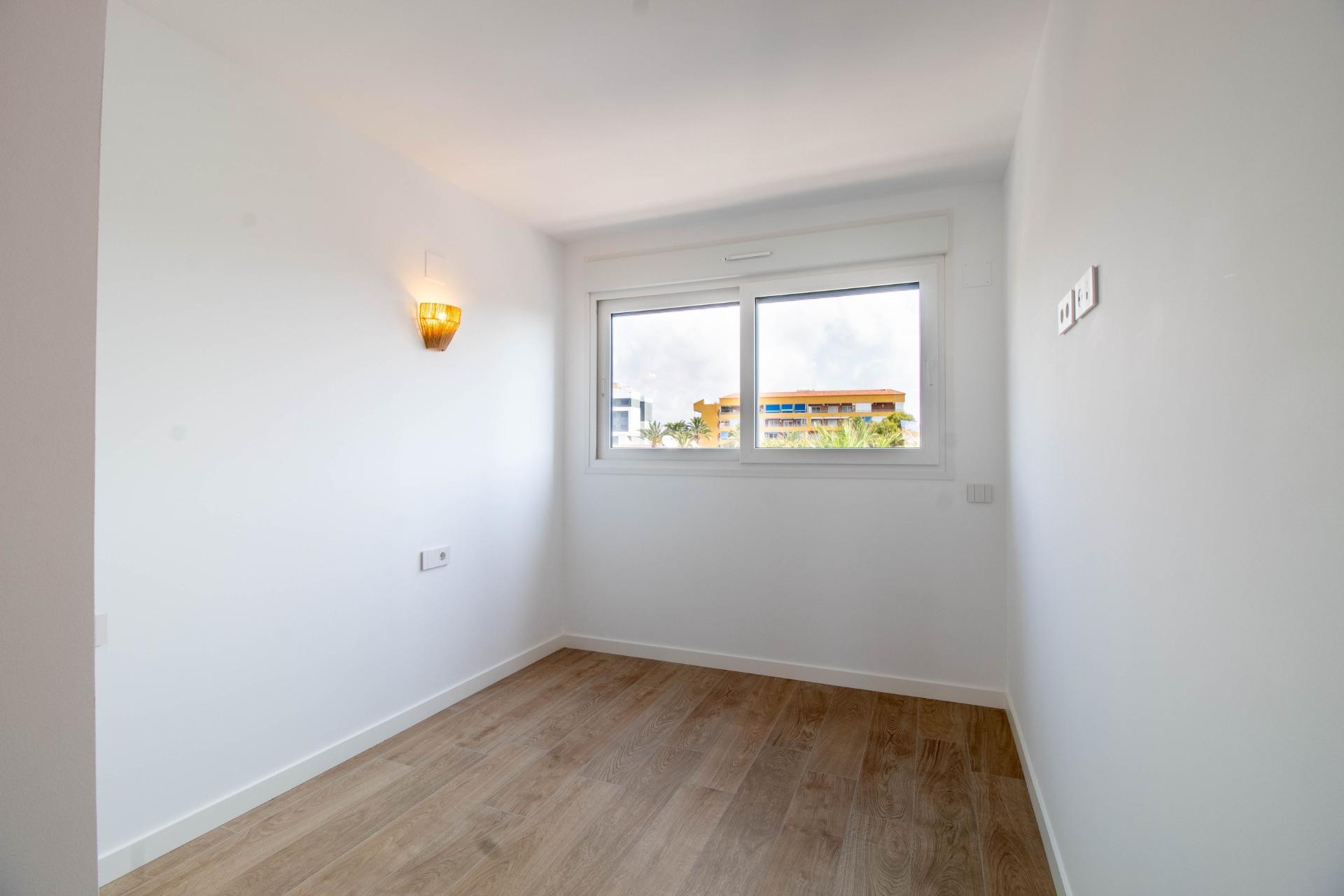 Resale - Apartment  - Torrevieja - Punta prima