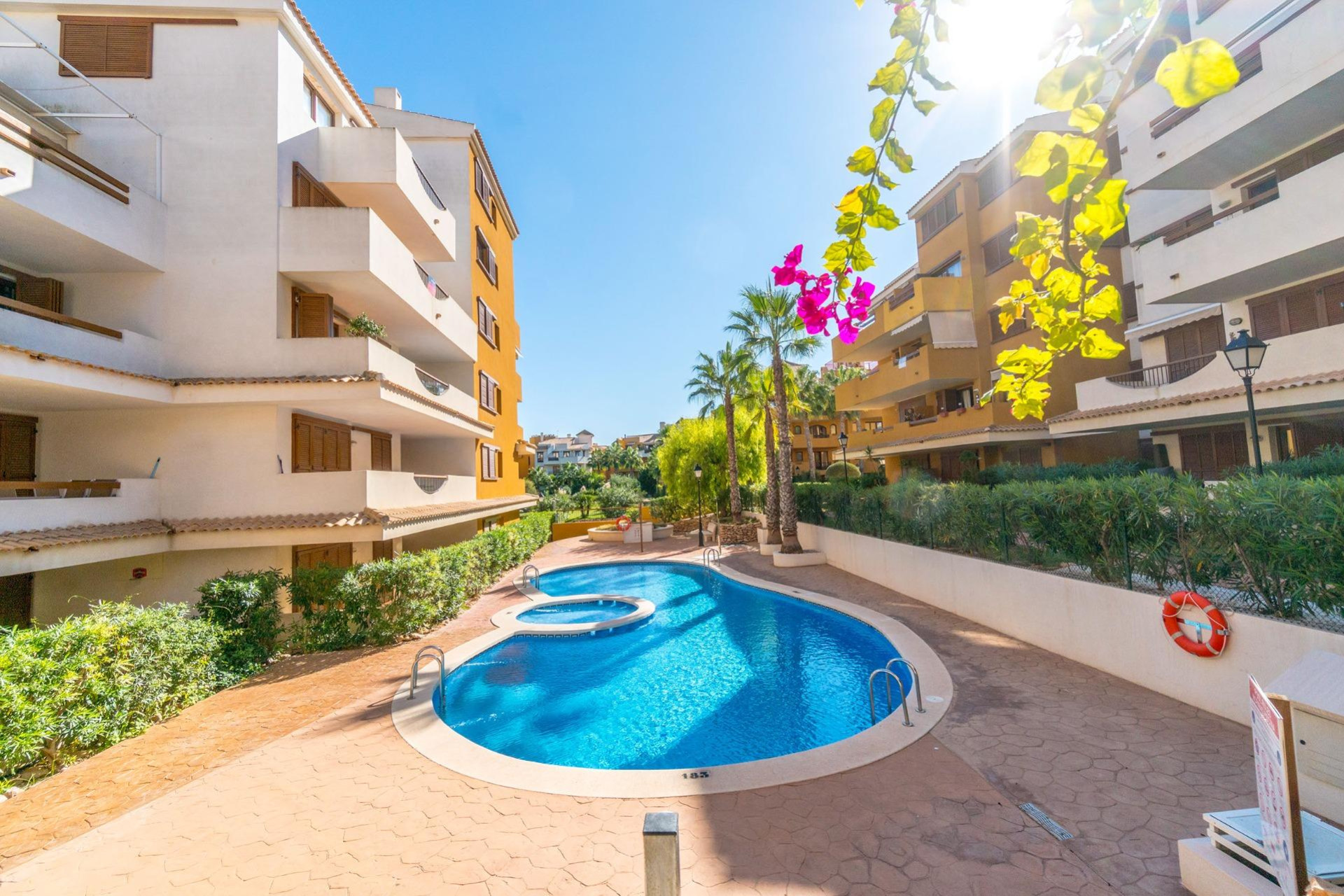 Resale - Apartment  - Torrevieja - Punta prima