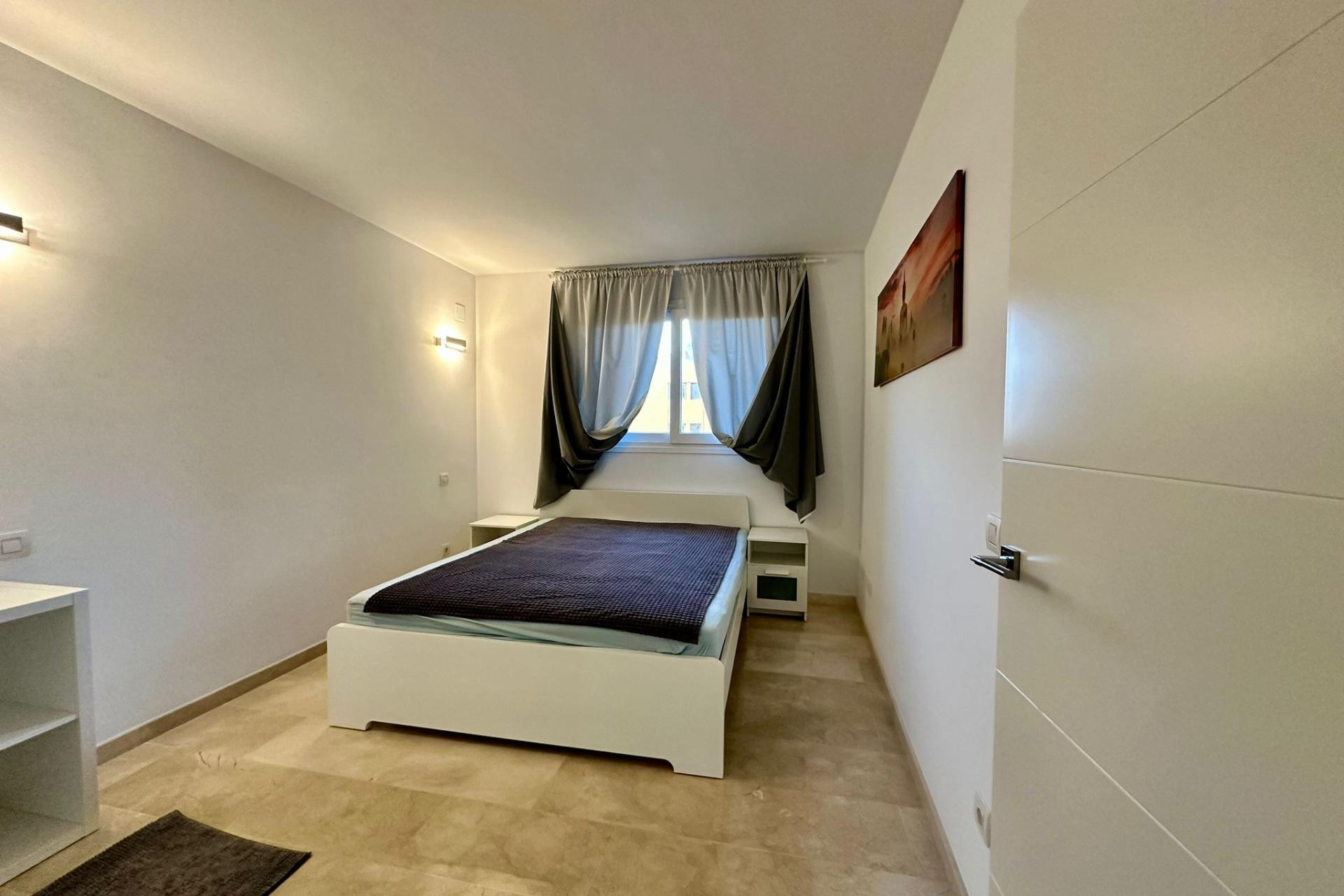 Resale - Apartment  - Torrevieja - Punta prima