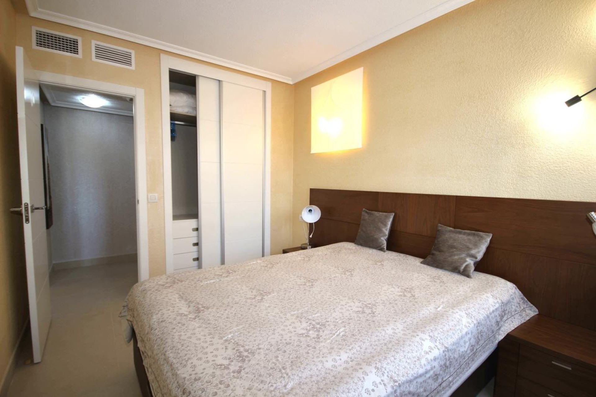 Resale - Apartment  - Torrevieja - Punta prima