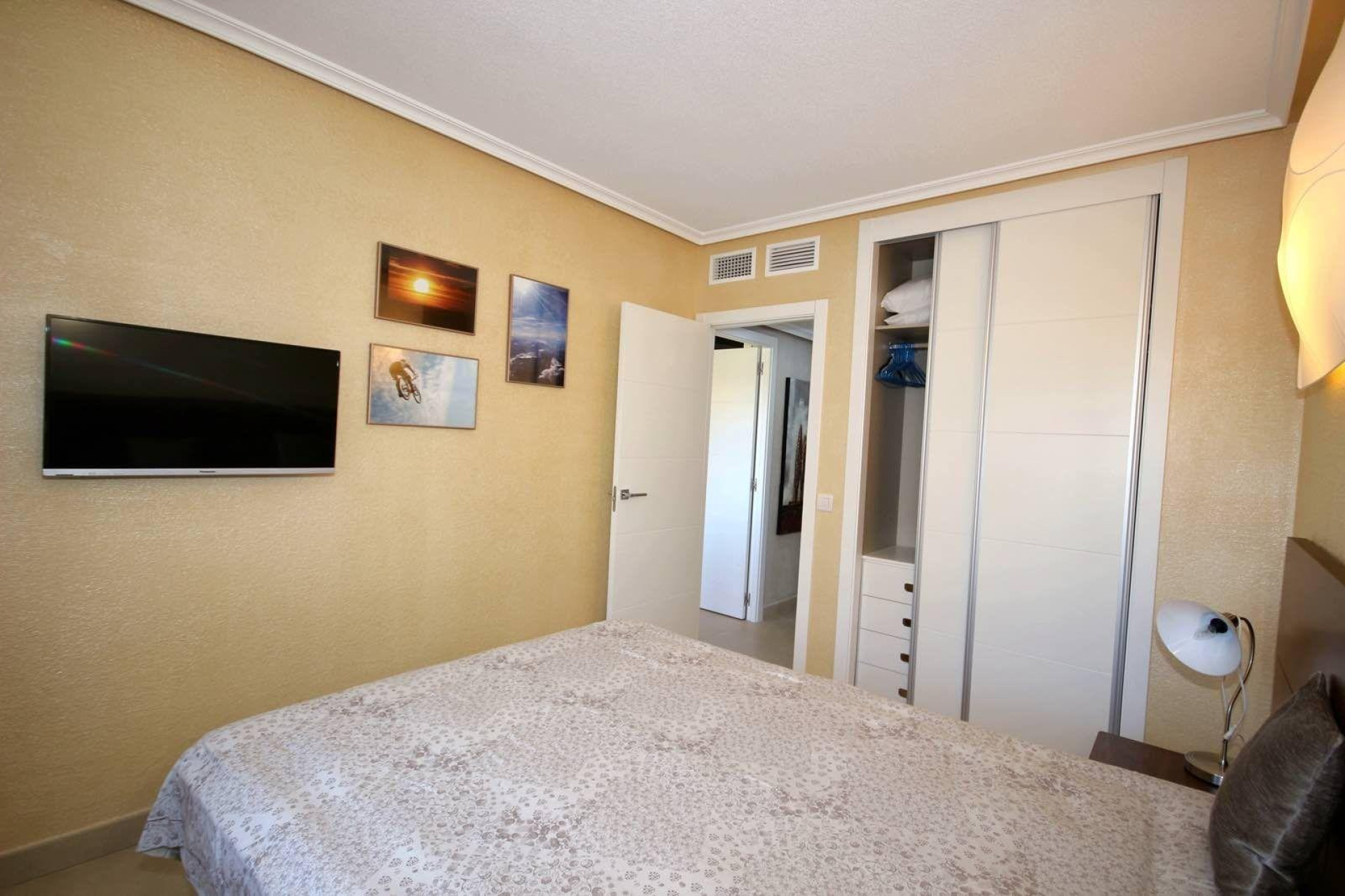 Resale - Apartment  - Torrevieja - Punta prima